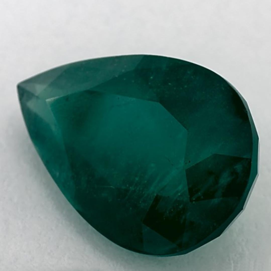 Con un vibrante tono verde, la piedra de nacimiento de mayo es un símbolo del renovado crecimiento primaveral. 

Explora la vibrante colección de esmeraldas, rubíes y zafiros de nuestra tienda, disponibles como gemas sueltas y combinadas con nuestra
