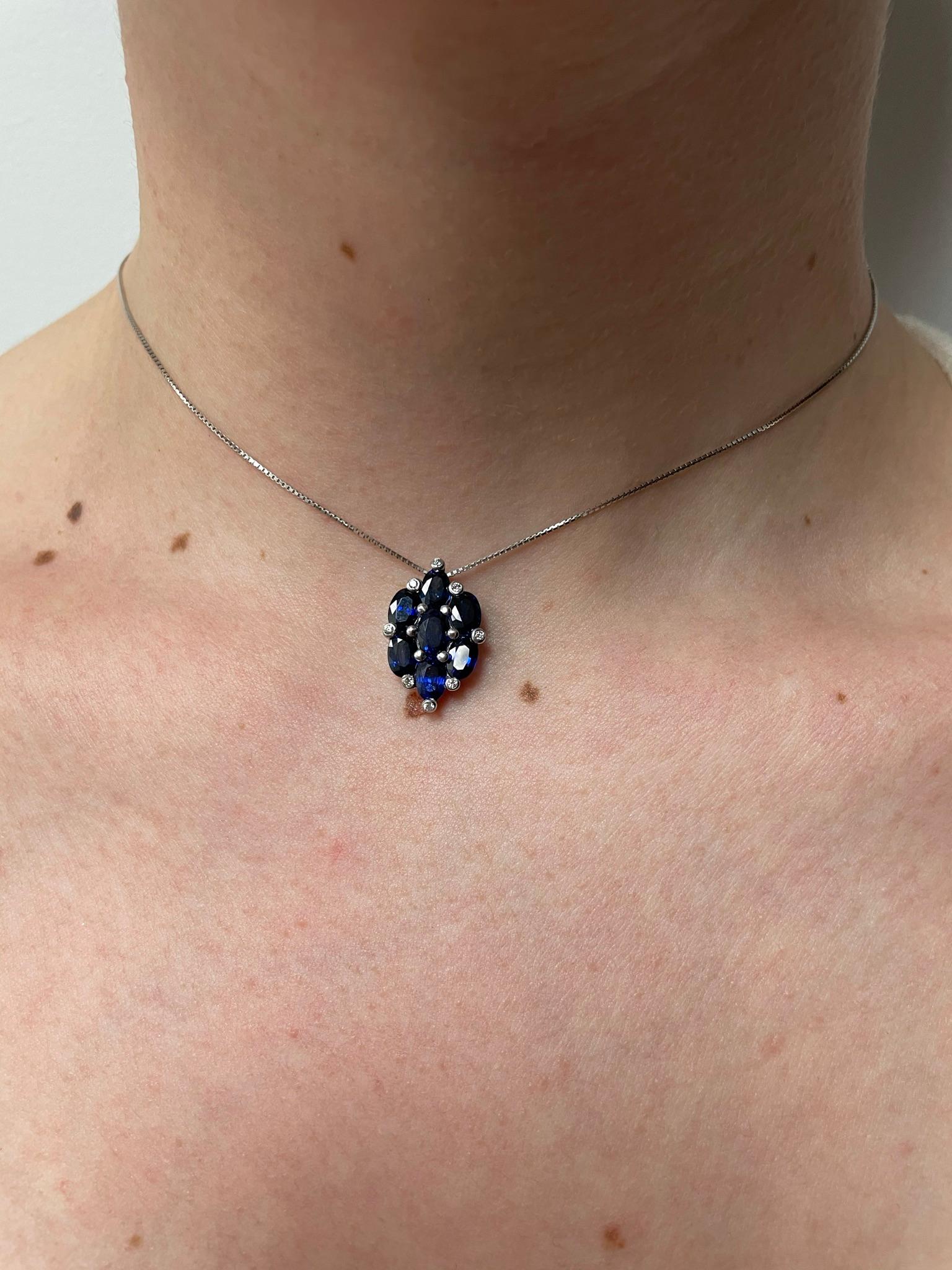5.37 Ct. Seven Oval-Shape Blue Sapphire and 0.08 Ct. Diamonds Pendant Necklace For Sale 1
