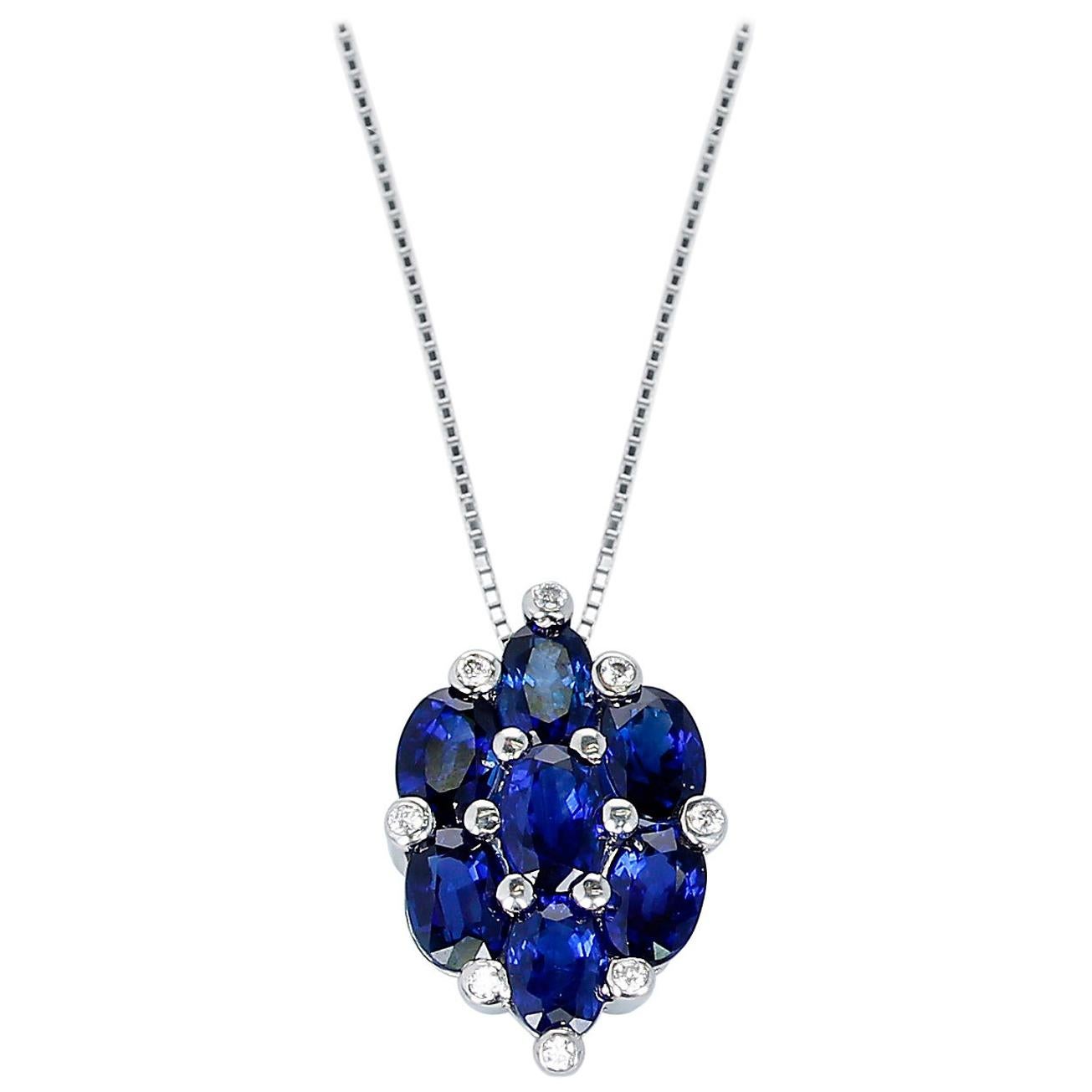 5,37 Karat Sieben blaue Saphire in ovaler Form und 0,08 Karat Anhänger-Halskette mit Diamanten
