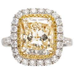 Verlobungsring mit 5,37 Karat gelb-weißem Diamanten im Strahlenschliff mit doppeltem Halo 