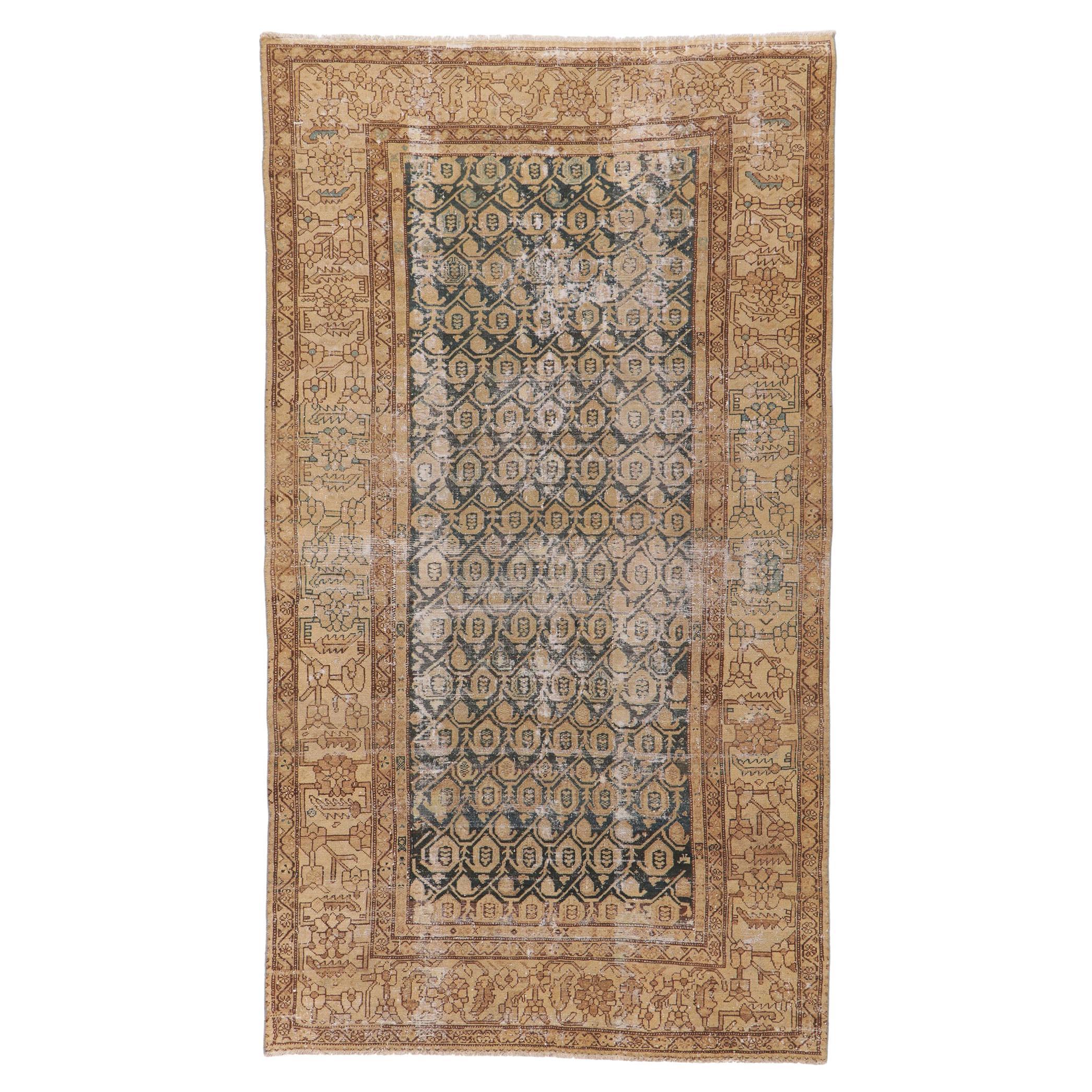 Antiker persischer Malayer-Teppich aus Goldbronze, verwitterter Fesse trifft auf rustikale Sensibilität