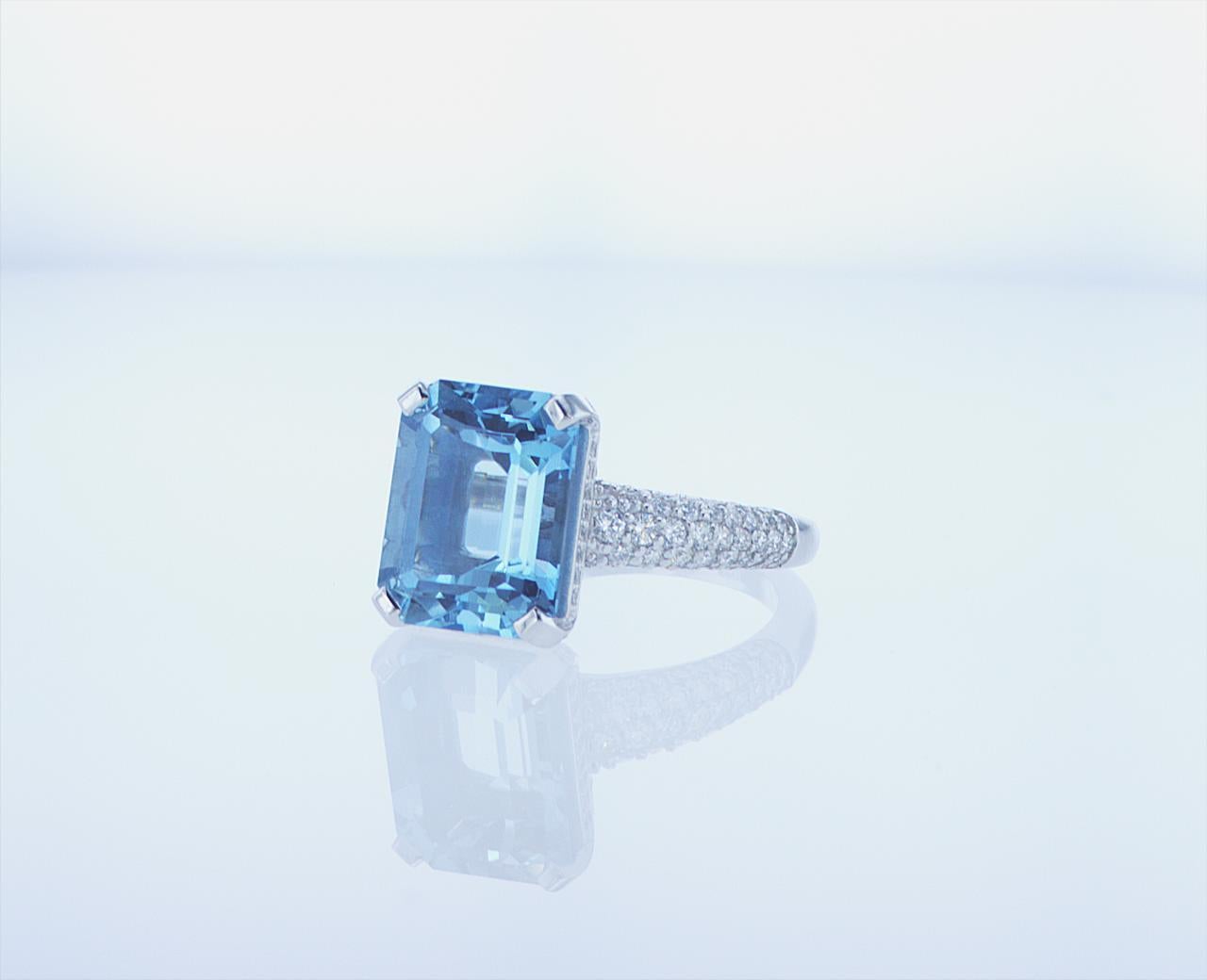Modern 5.37 Ct Aqua Cocktail Ring in 18k White Gold with Palladium For Sale