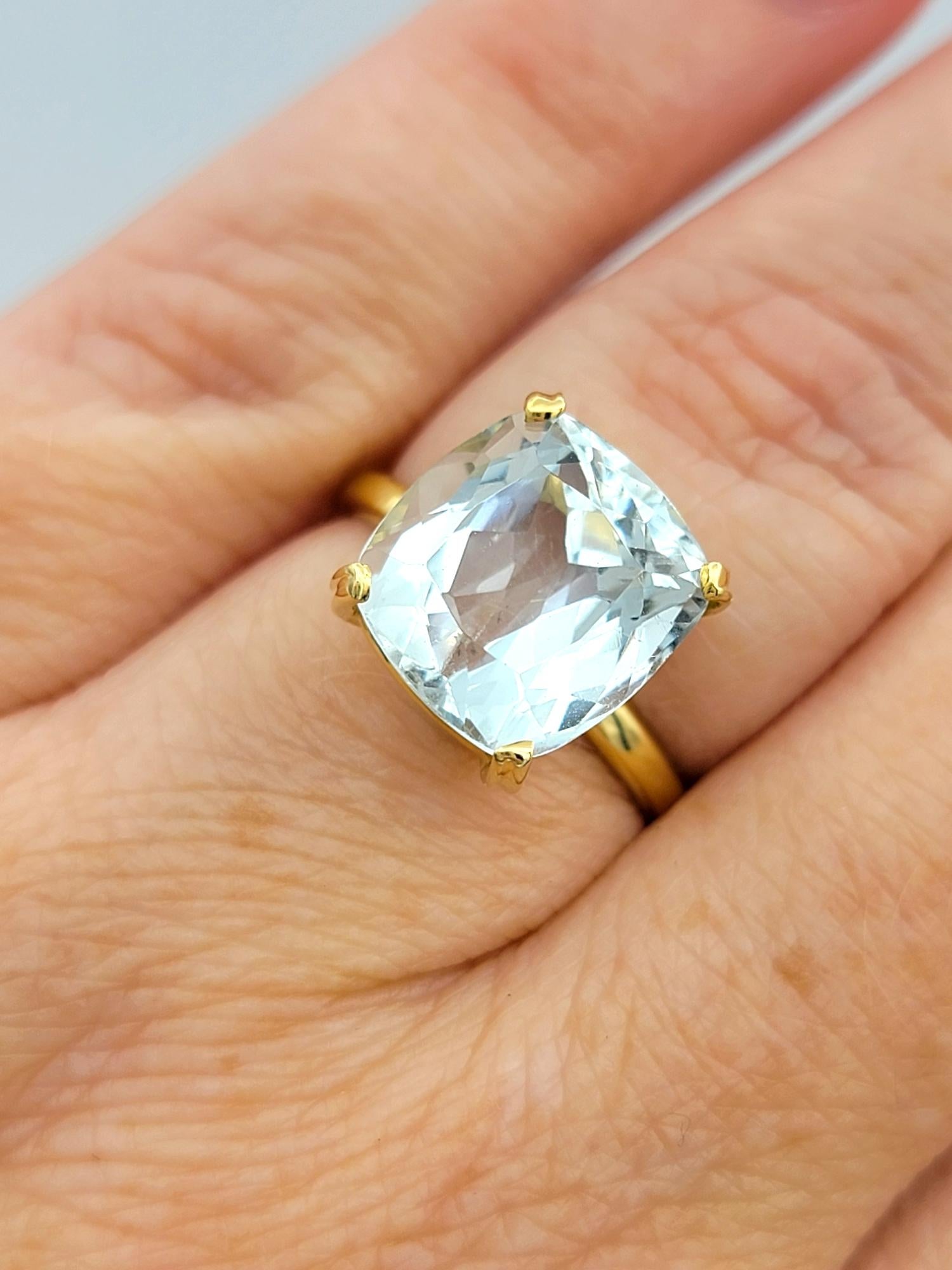 5.38 Carat Cushion Cut Aquamarine Solitaire Ring in 18 Karat Yellow Gold For Sale 4