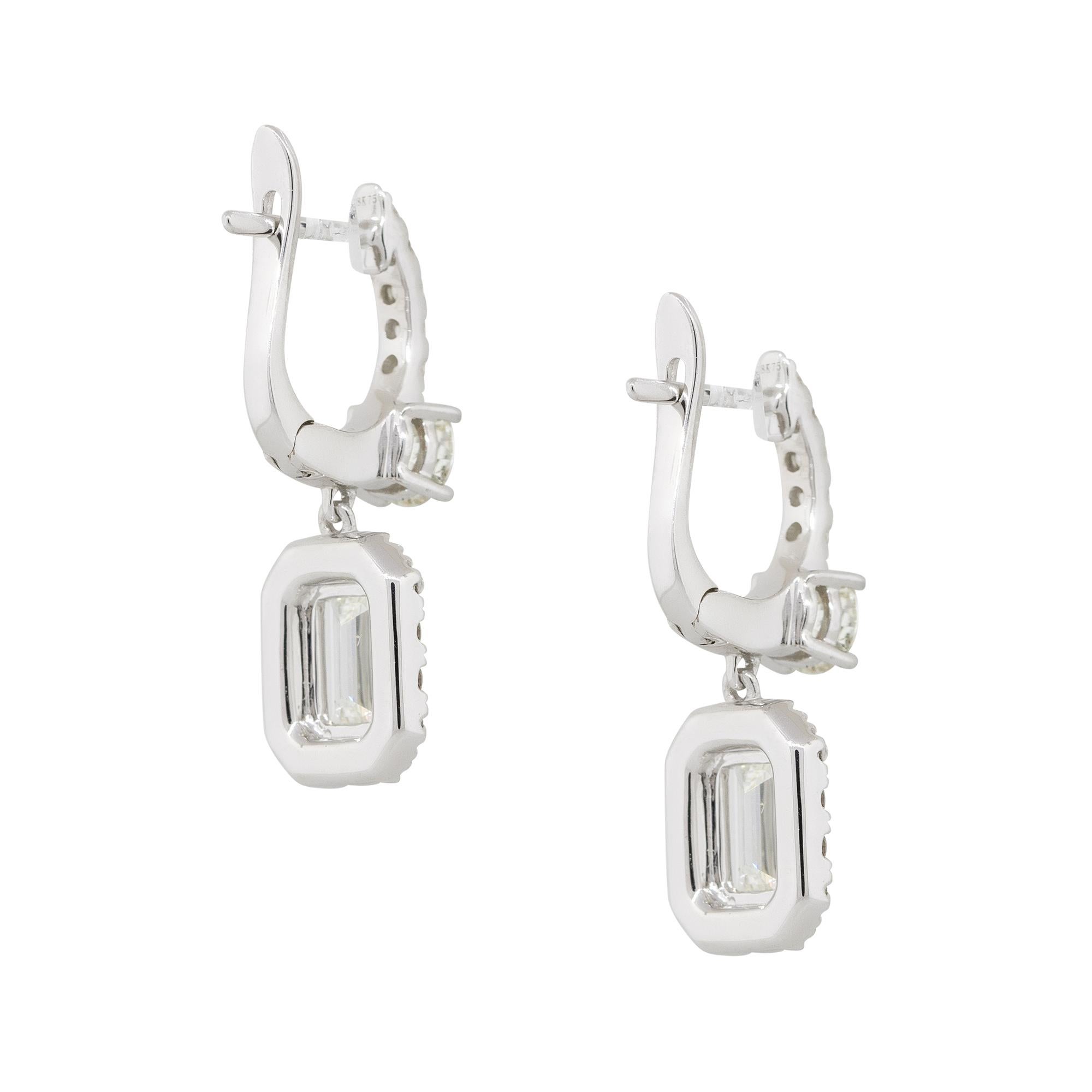 5.38 Carat Diamond Pave Cluster Dangle Earrings 18 Karat in Stock In New Condition For Sale In Boca Raton, FL