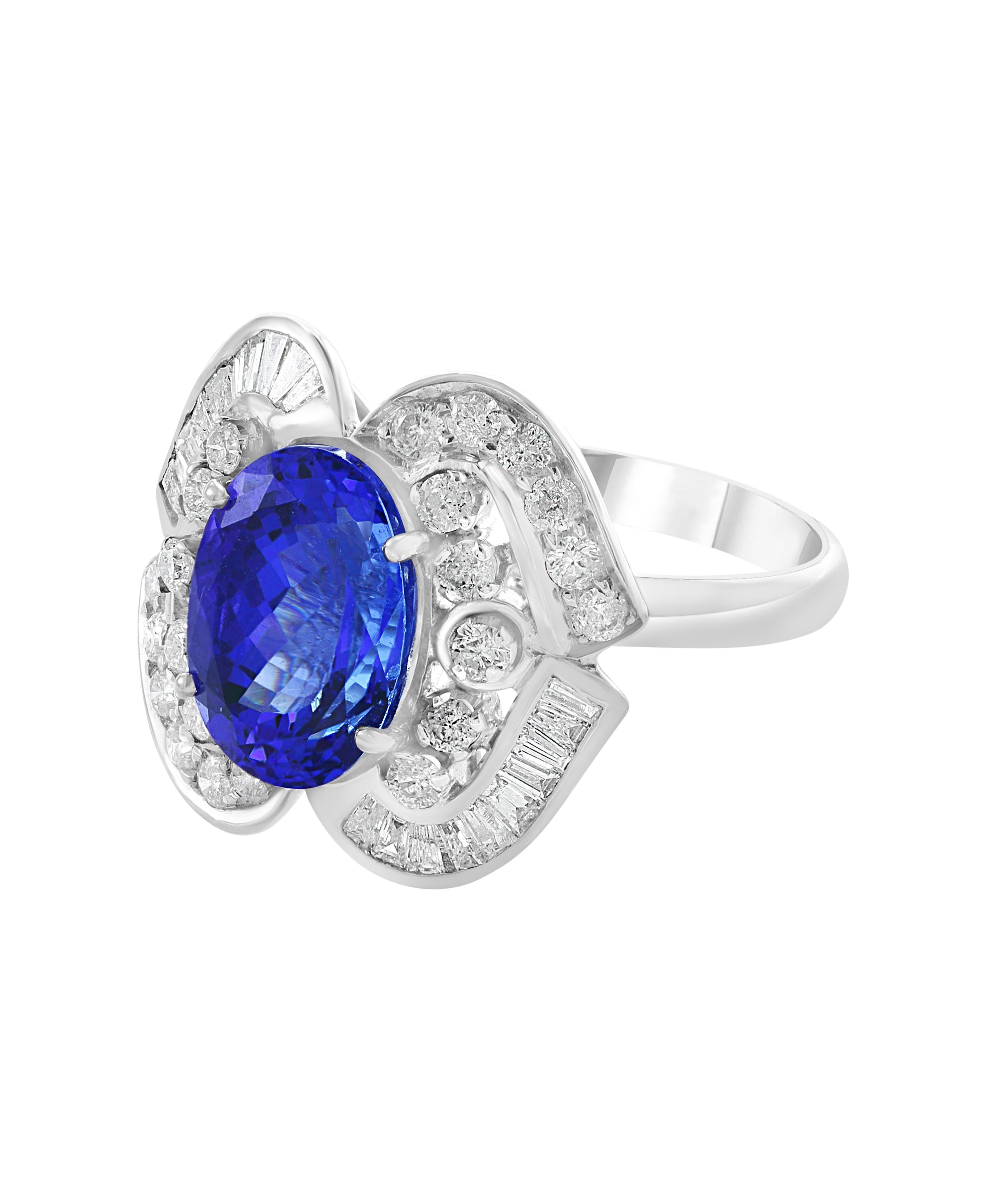 5.38 Carat Oval Tanzanite and Diamond Ring 18 Karat White Gold, Estate In Excellent Condition For Sale In New York, NY
