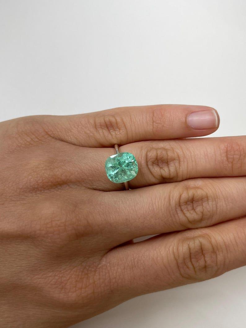 Esmeralda colombiana verde seafoam de 5,38 quilates - Muzo Cushion Cut May Birthstone en venta 3