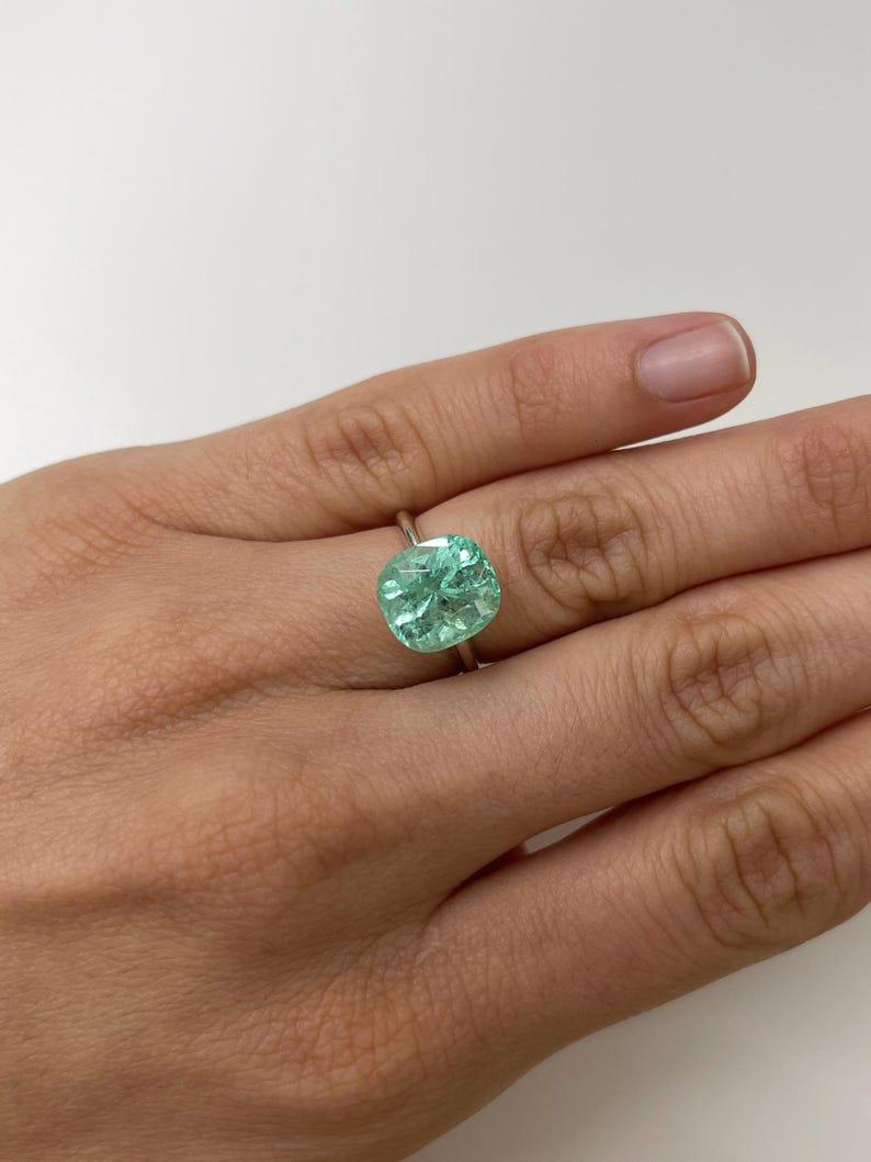 Esmeralda colombiana verde seafoam de 5,38 quilates - Muzo Cushion Cut May Birthstone en venta 2