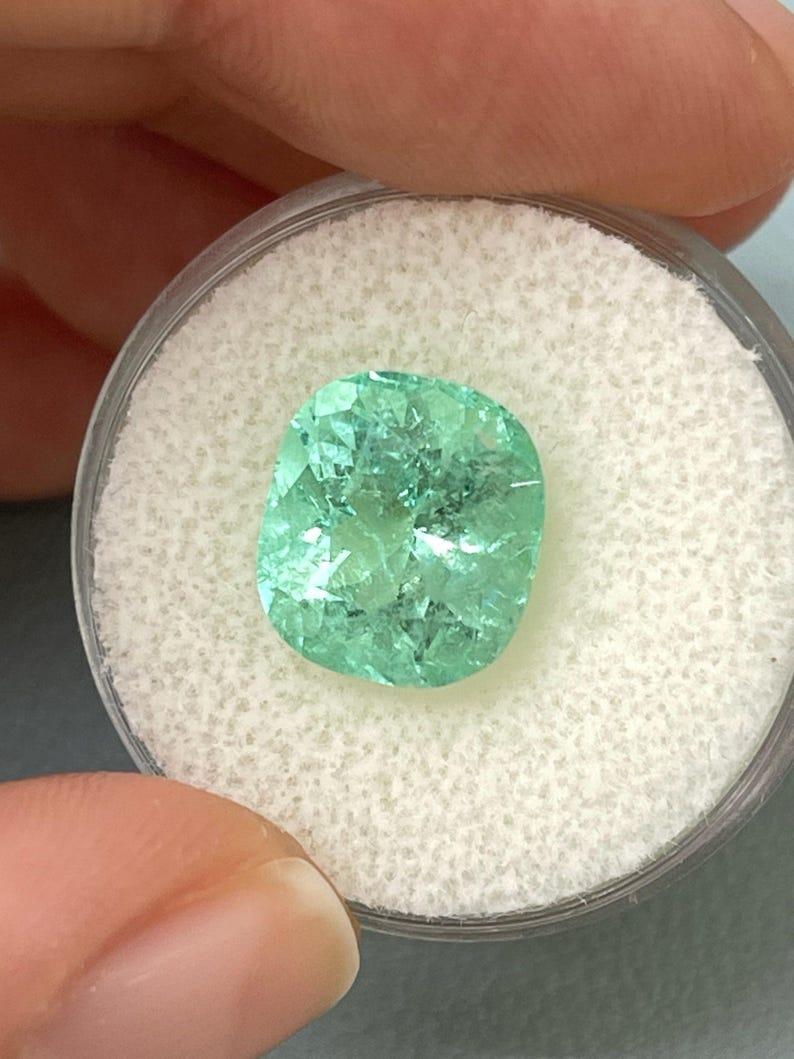 Esmeralda colombiana verde seafoam de 5,38 quilates - Muzo Cushion Cut May Birthstone Moderno en venta