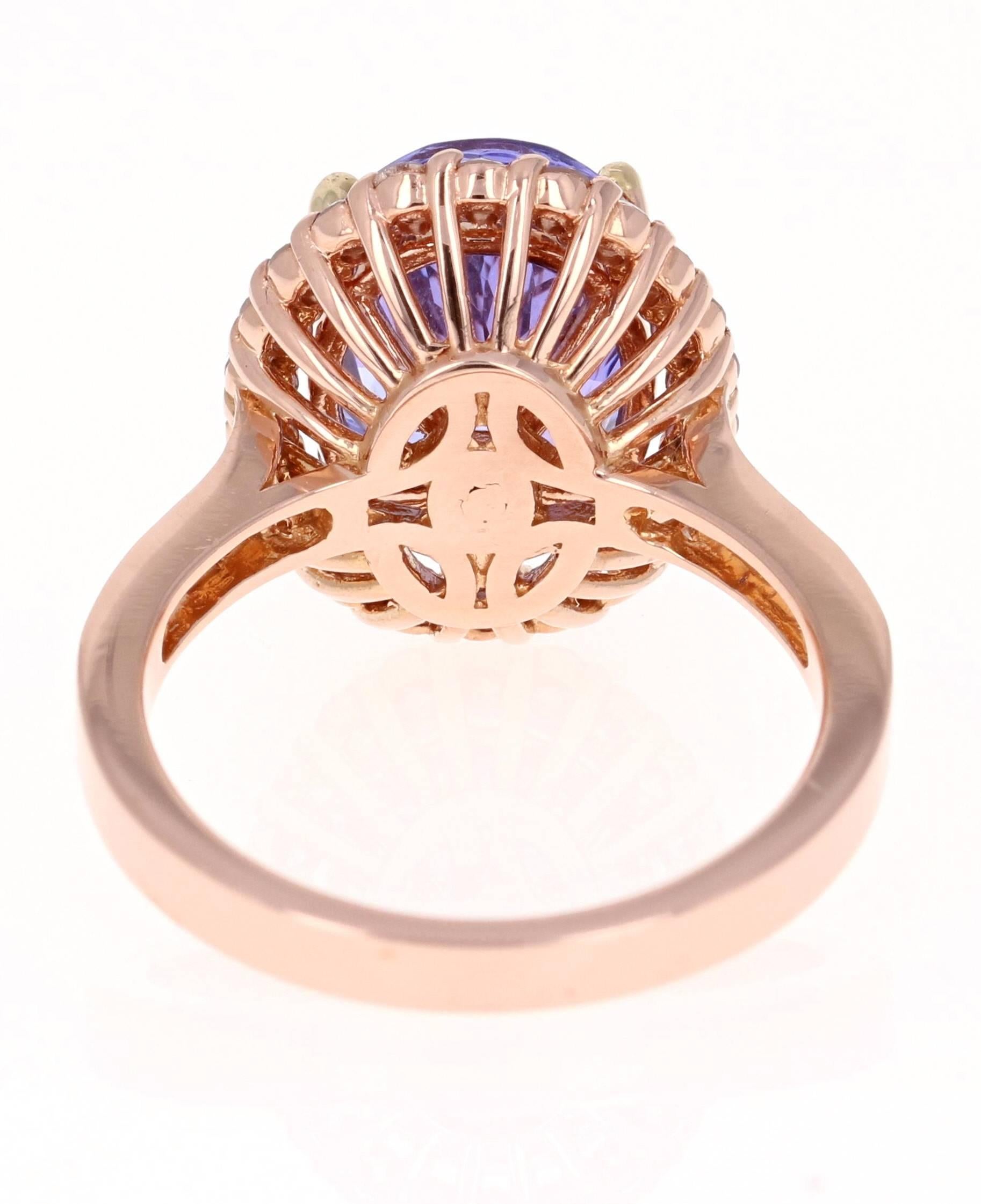 5,38 Karat Tansanit Diamant Halo 14 Karat Rose Gold Ring (Zeitgenössisch) im Angebot