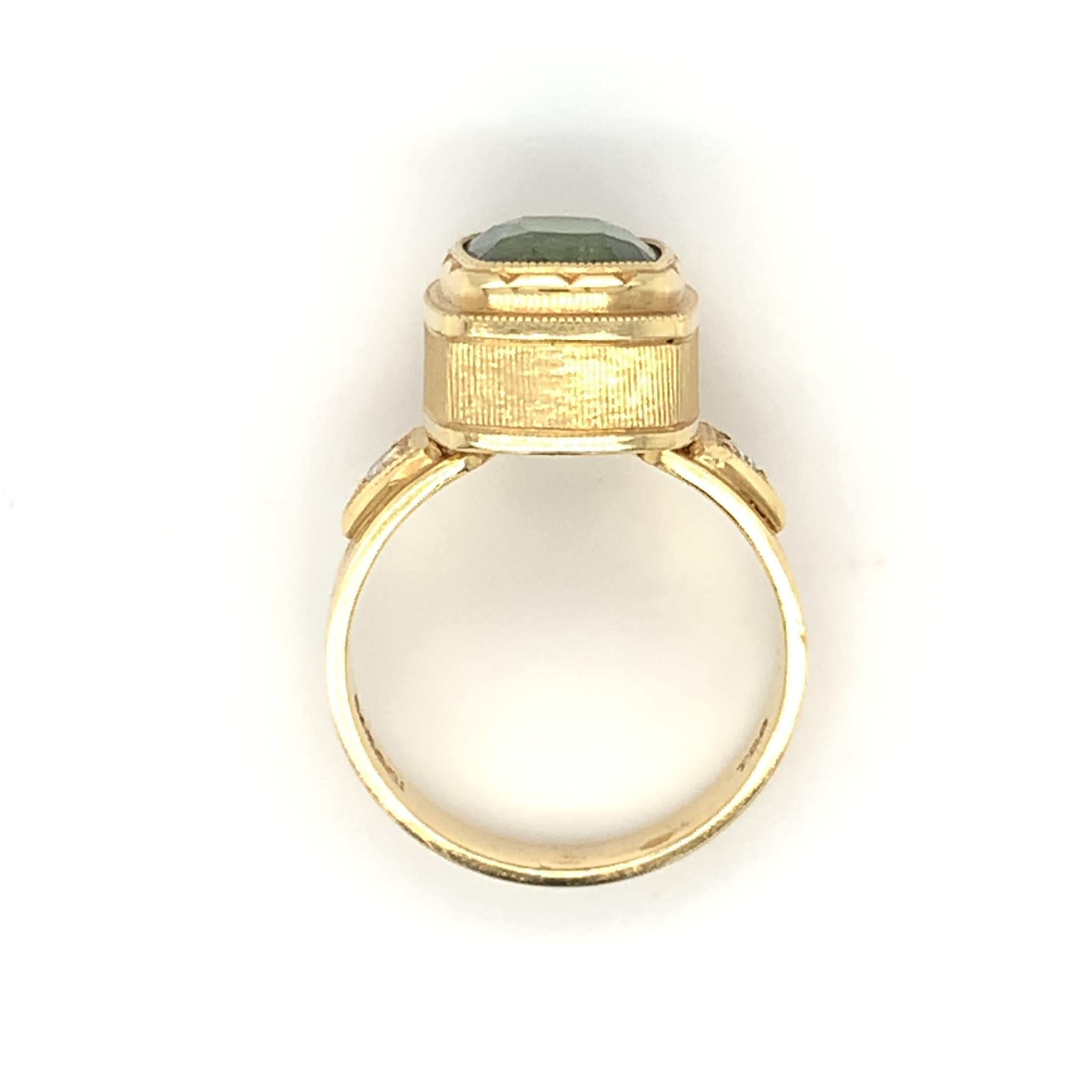 5.38 ct. Green Zircon and Diamond Engraved Band Ring in 18k Yellow Gold In New Condition For Sale In Los Angeles, CA
