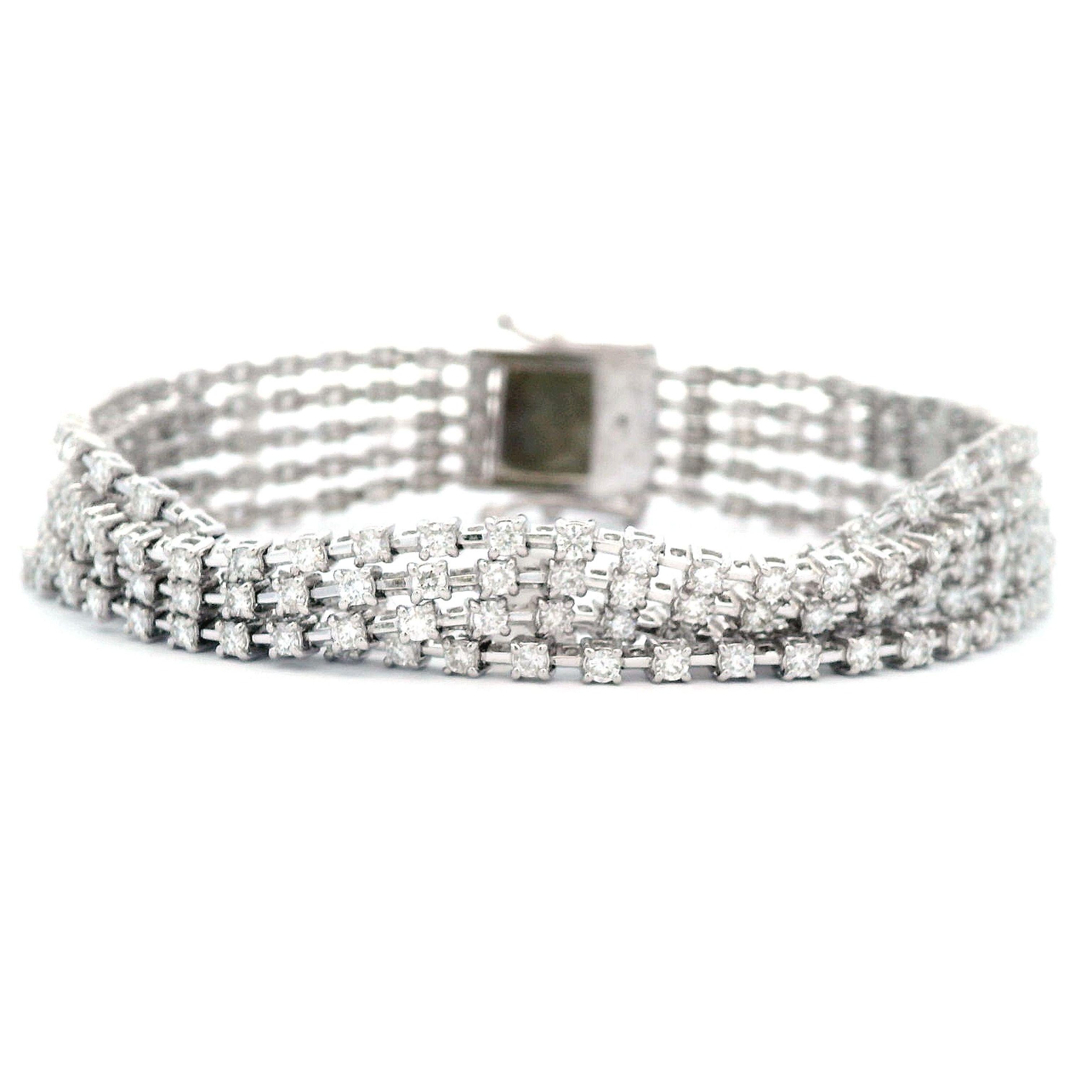 5,38 Karat Fünfreihiges Diamant-Tennisarmband aus 18 Karat Weißgold (Moderne) im Angebot