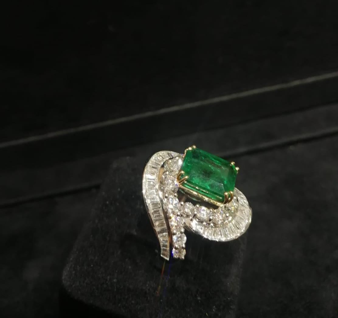 Women's 5.39 Carat Emerald and Diamond Ring in 18K White Gold For Sale