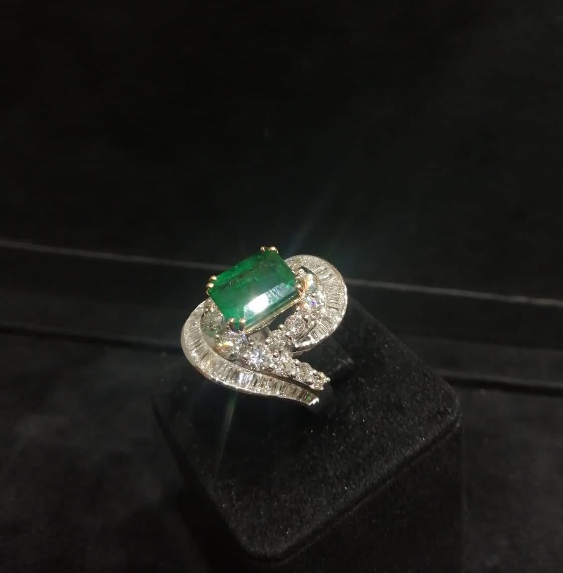 5.39 Carat Emerald and Diamond Ring in 18K White Gold For Sale 1