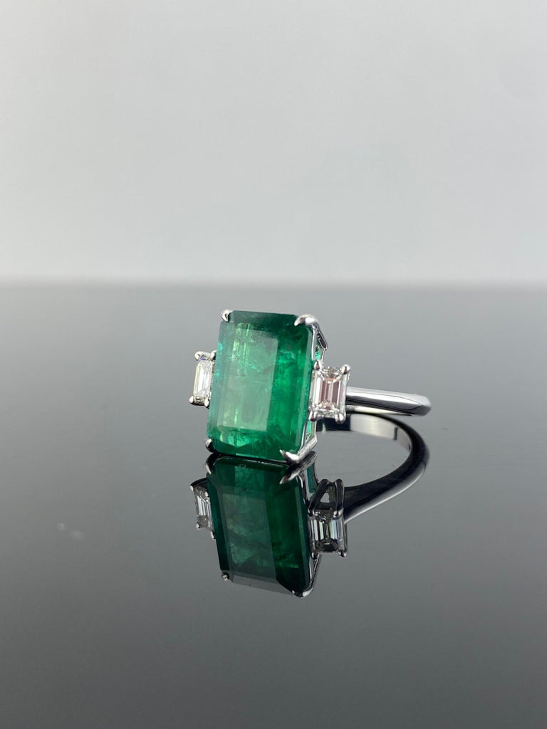 Women's or Men's 5.39 Carat Emerald and Diamond Three-Stone Engagement Ring For Sale