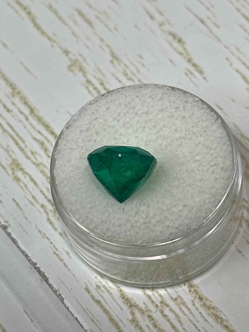 5.39 Carat Intense Green Colombian Emerald - Minor Oil Cushion Cut May Birthston For Sale 1