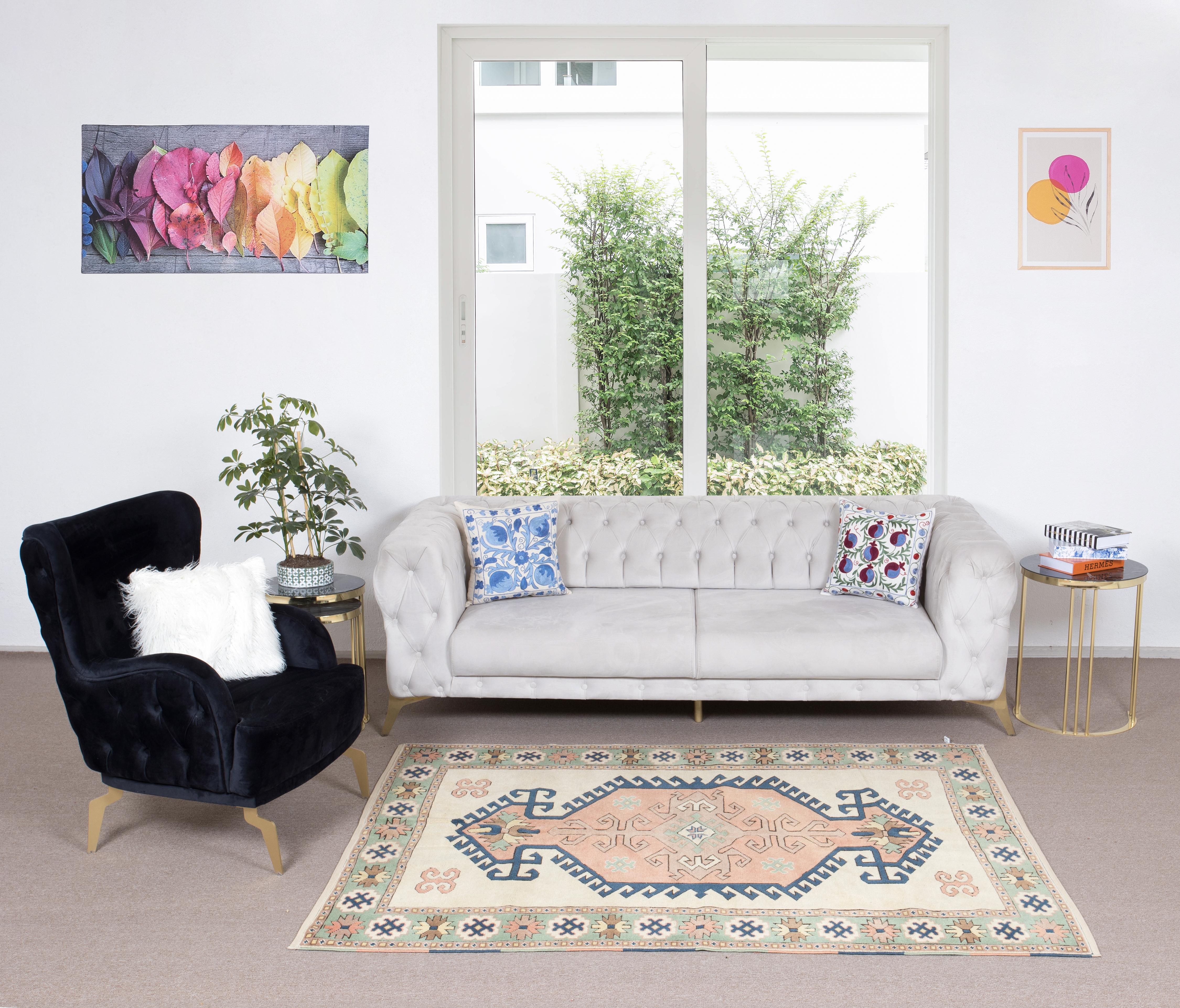Handgeknüpfter türkischer Vintage-Teppich mit geometrischem Medaillon-Design 5.3x6.8 Ft (Land) im Angebot