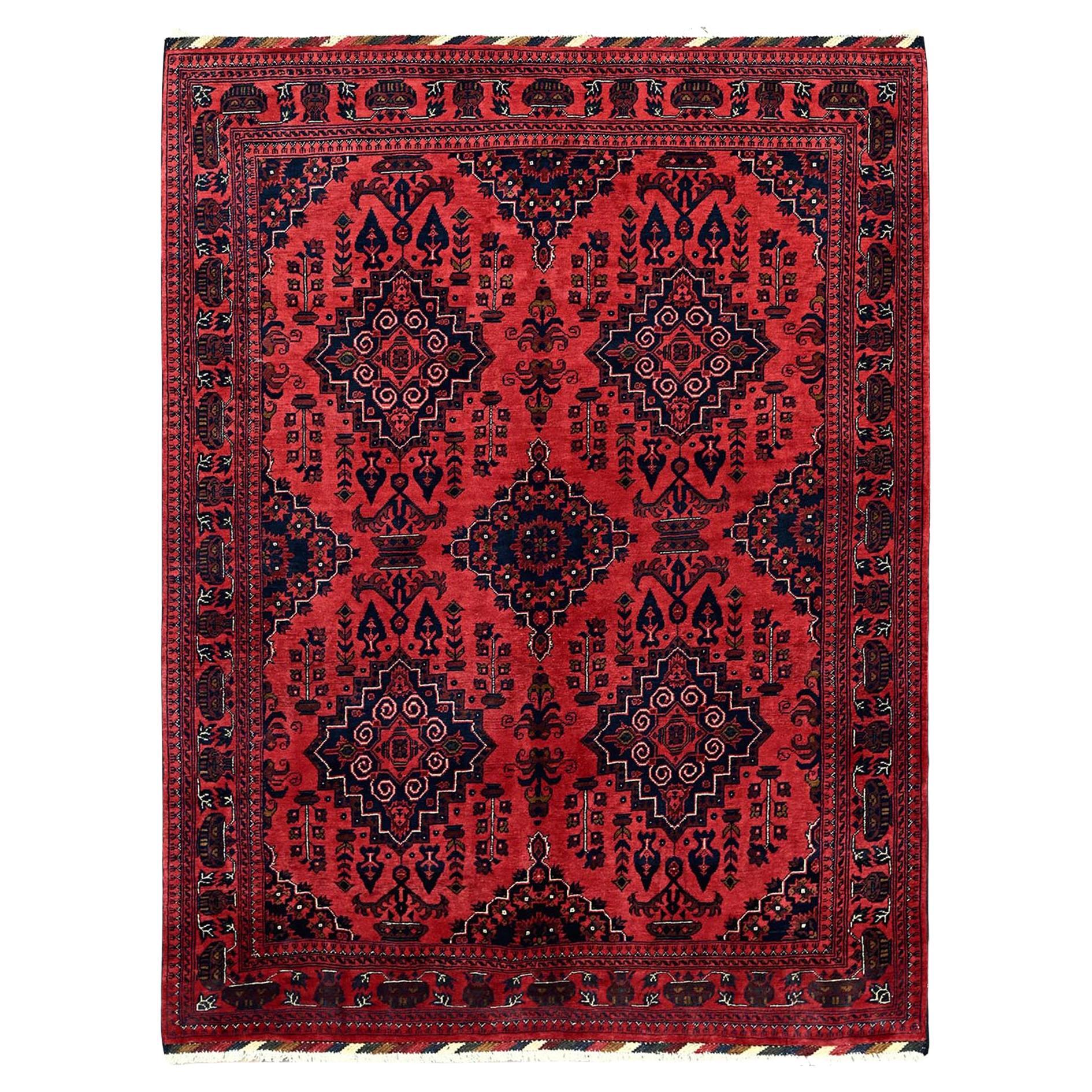5'3 "x7' Tapis Afghan Khamyab rouge avec design géométrique noué à la main en pure laine en vente