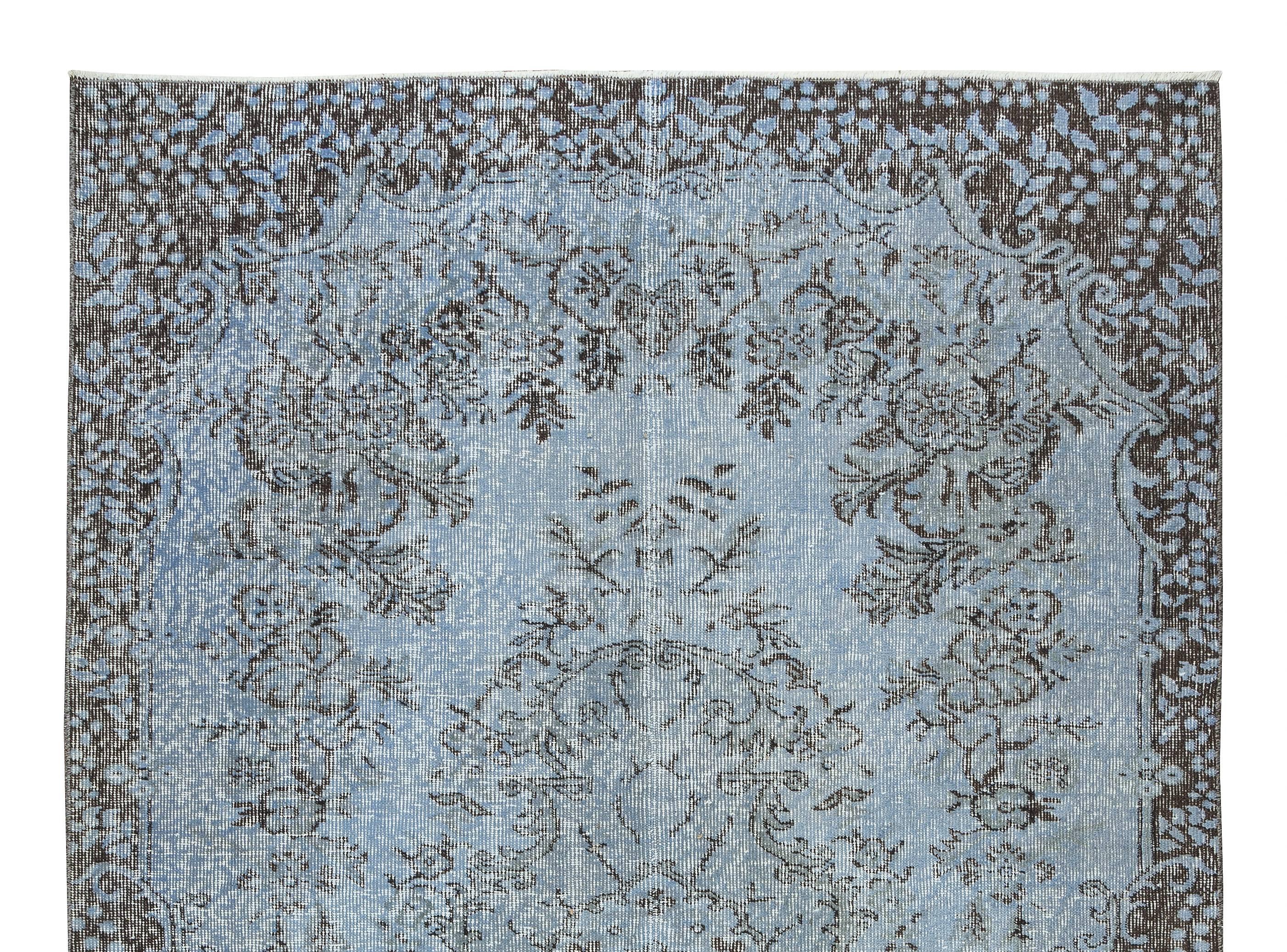 5.3x7.8 Ft Modern Handmade Rug. Türkischer Vintage-Teppich in Hellblau, überzogen (Handgeknüpft) im Angebot