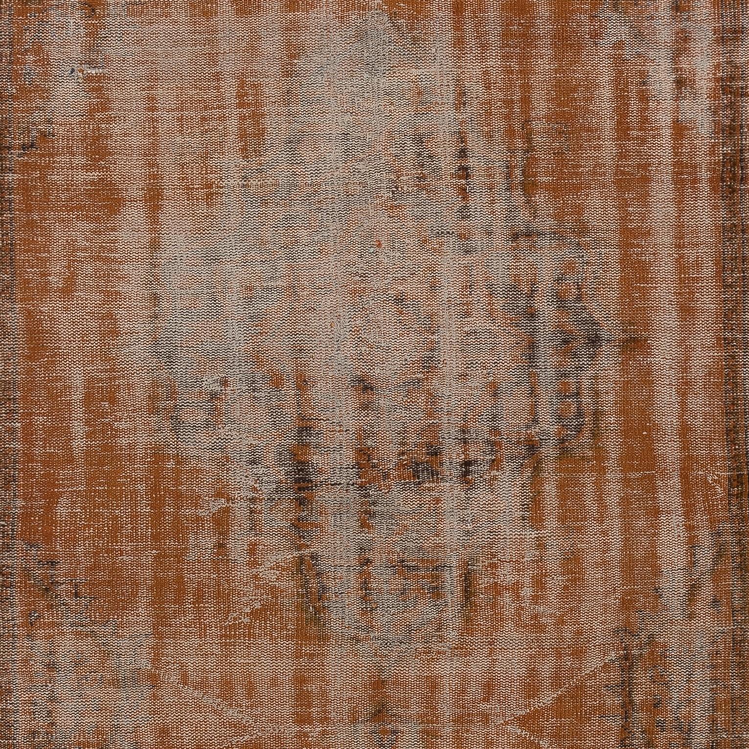 Handgefertigter türkischer Teppich in Orange im Used-Look 5.3x8.2 Ft für Büro-Dekor im Used-Look (Handgeknüpft) im Angebot