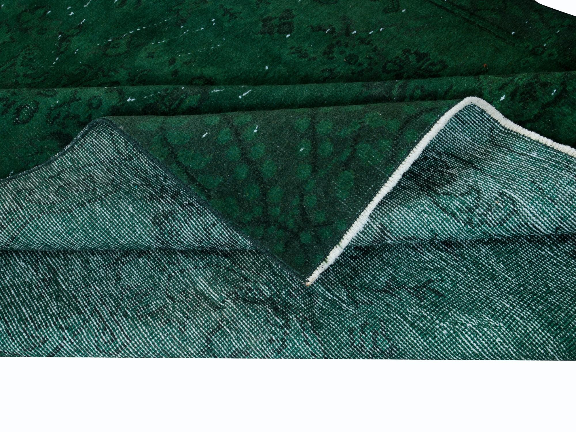 Moderno Tappeto per l'area dell'Anatolia centrale 5.3x8.3 Ft fatto a mano in verde foresta, Tappeto moderno in vendita