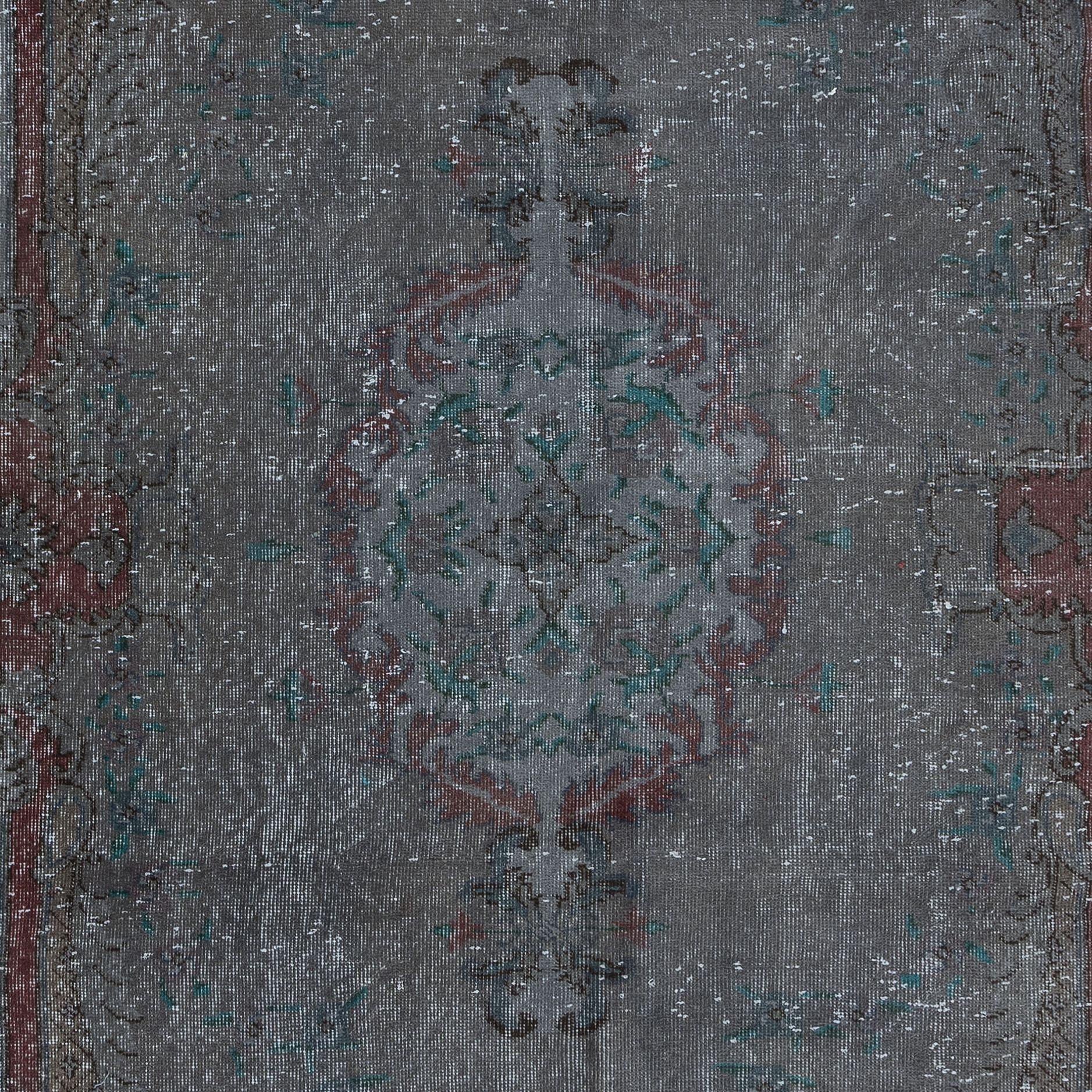 20th Century 5.3x8.3 Ft Modern Handmade Turkish Low Pile Area Rug in Gray, Maroon Red & Green For Sale