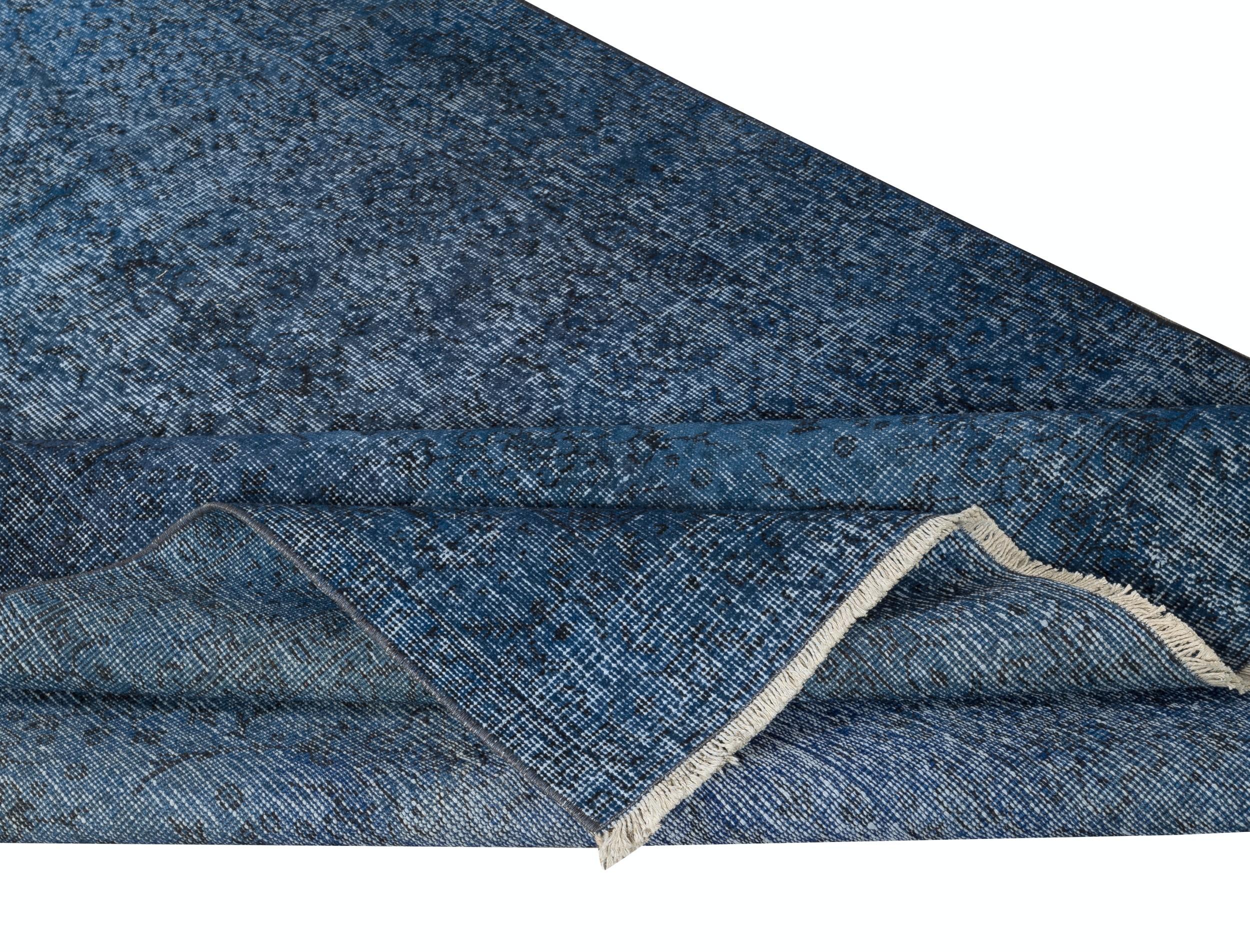 Moderno Tappeto blu solido 5.3x8.3 Ft per interni contemporanei, fatto a mano in Turchia in vendita