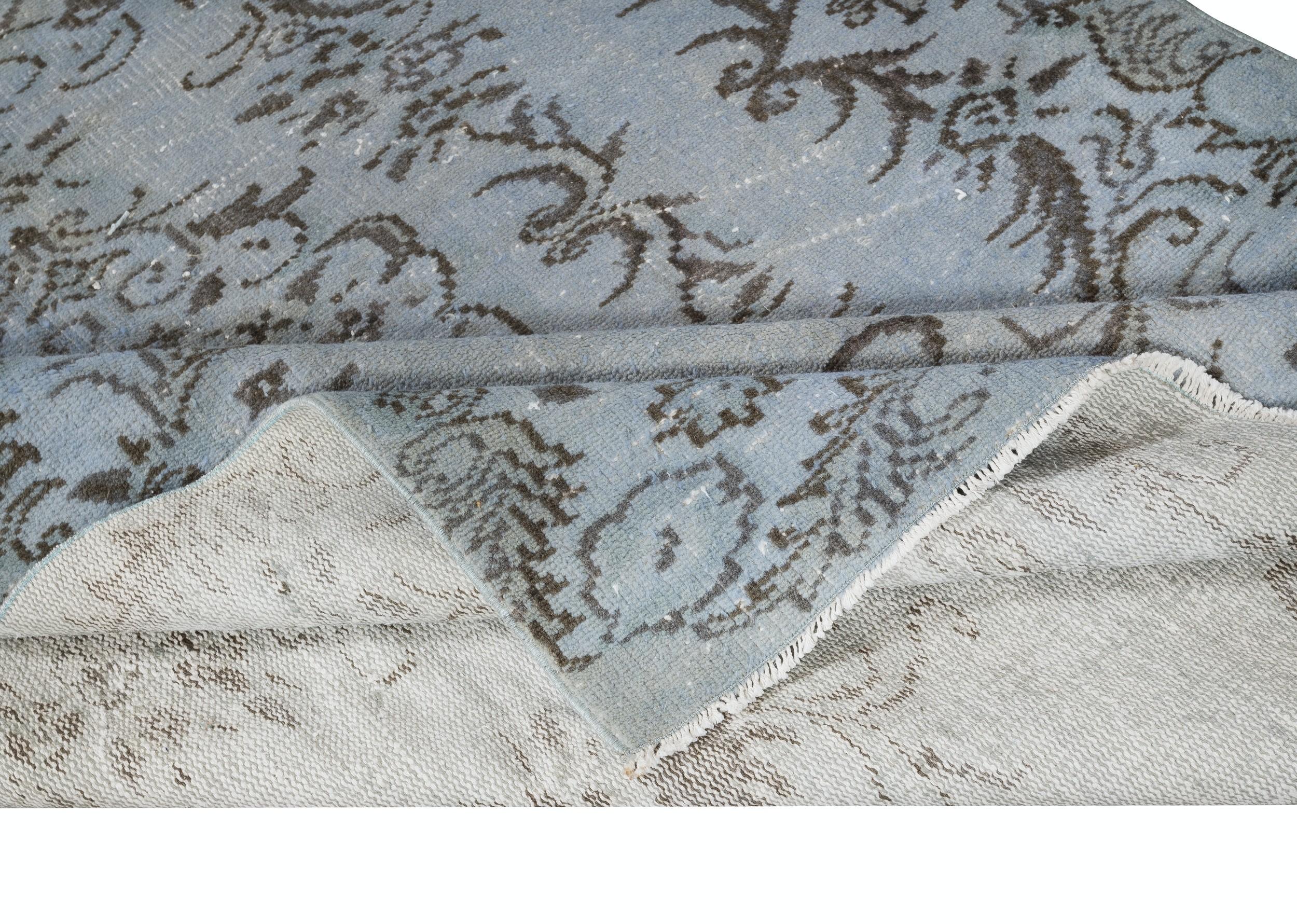 Moderner handgefertigter blauer türkischer Teppich mit Medaillon-Design 5.3x8.4 Ft (Türkisch) im Angebot