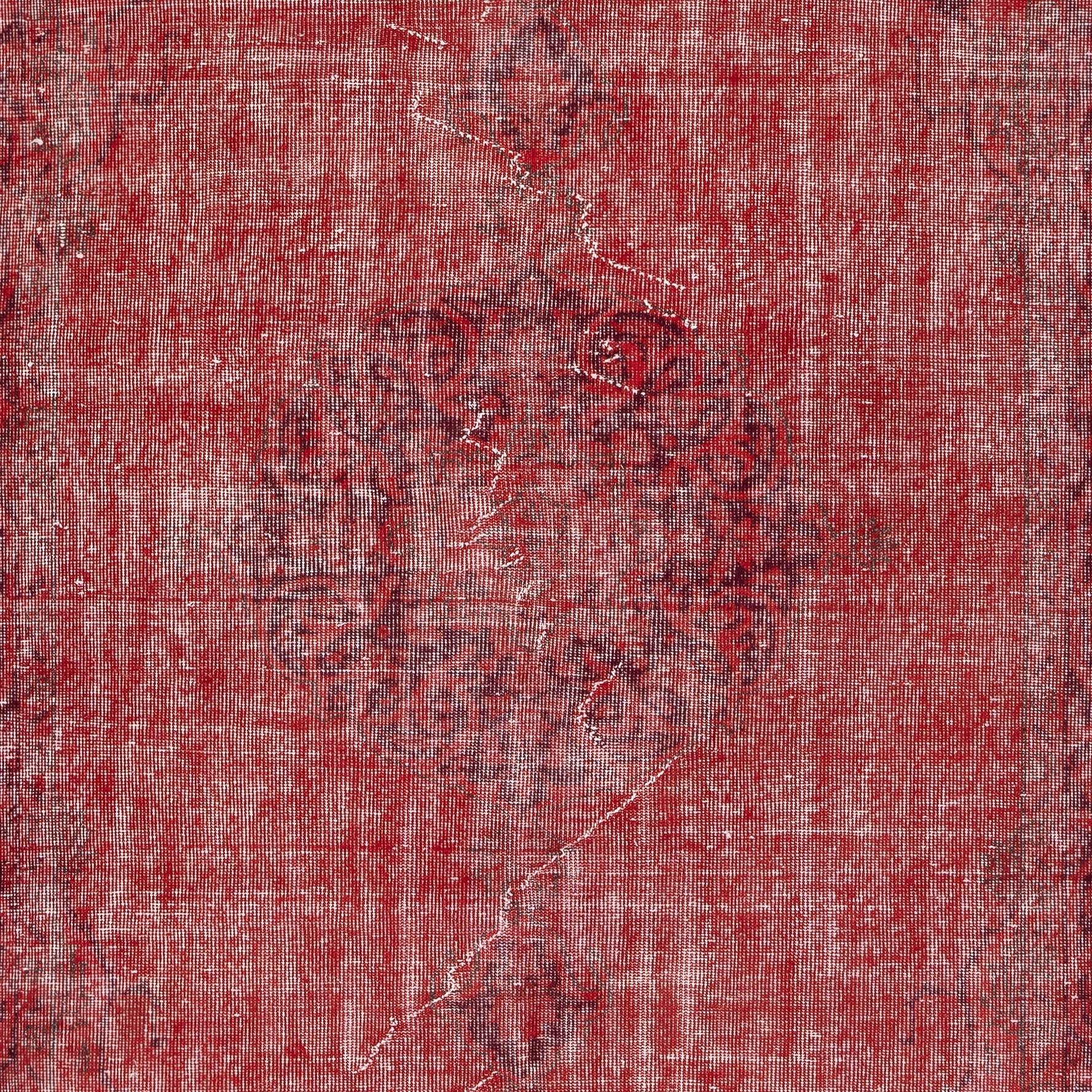 5.3x8.4 Ft Red Overdyed Handgemachter Teppich. Vintage Turkish Area Rug für Wohnzimmer (Türkisch) im Angebot