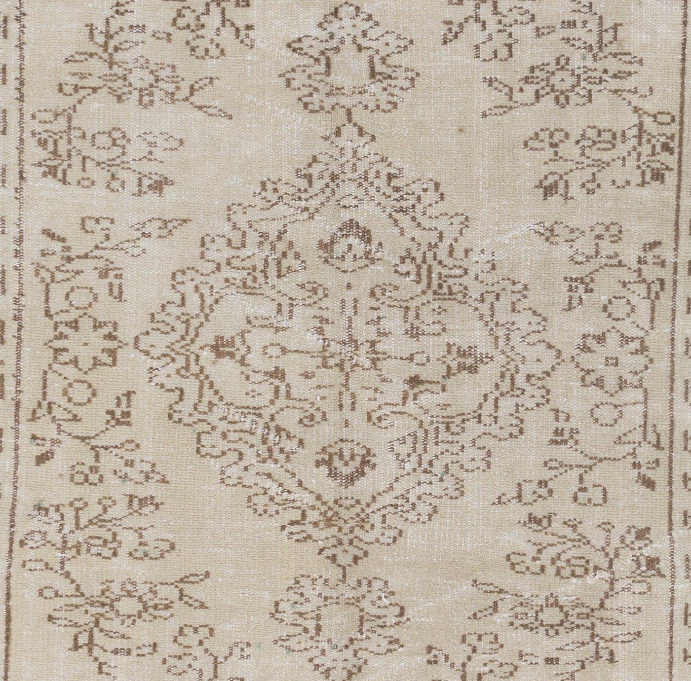 sisischer Oushak-Teppich, 5.3x8.4 Fuß, handgefertigt, Beige (Handgewebt) im Angebot