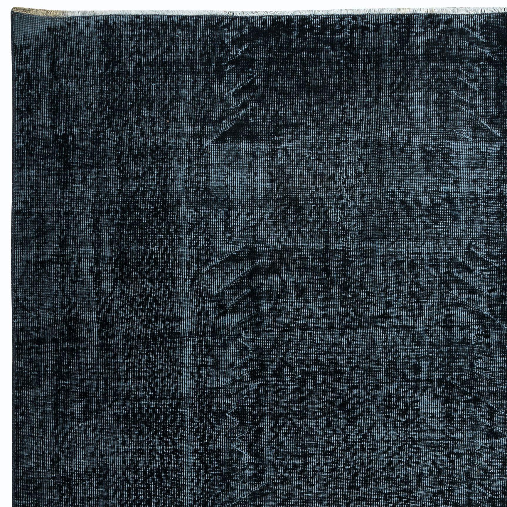 5.3x8.7 Ft Handmade Turkish Modern Wool Area Rug in Black & Bluish Black In Good Condition For Sale In Philadelphia, PA