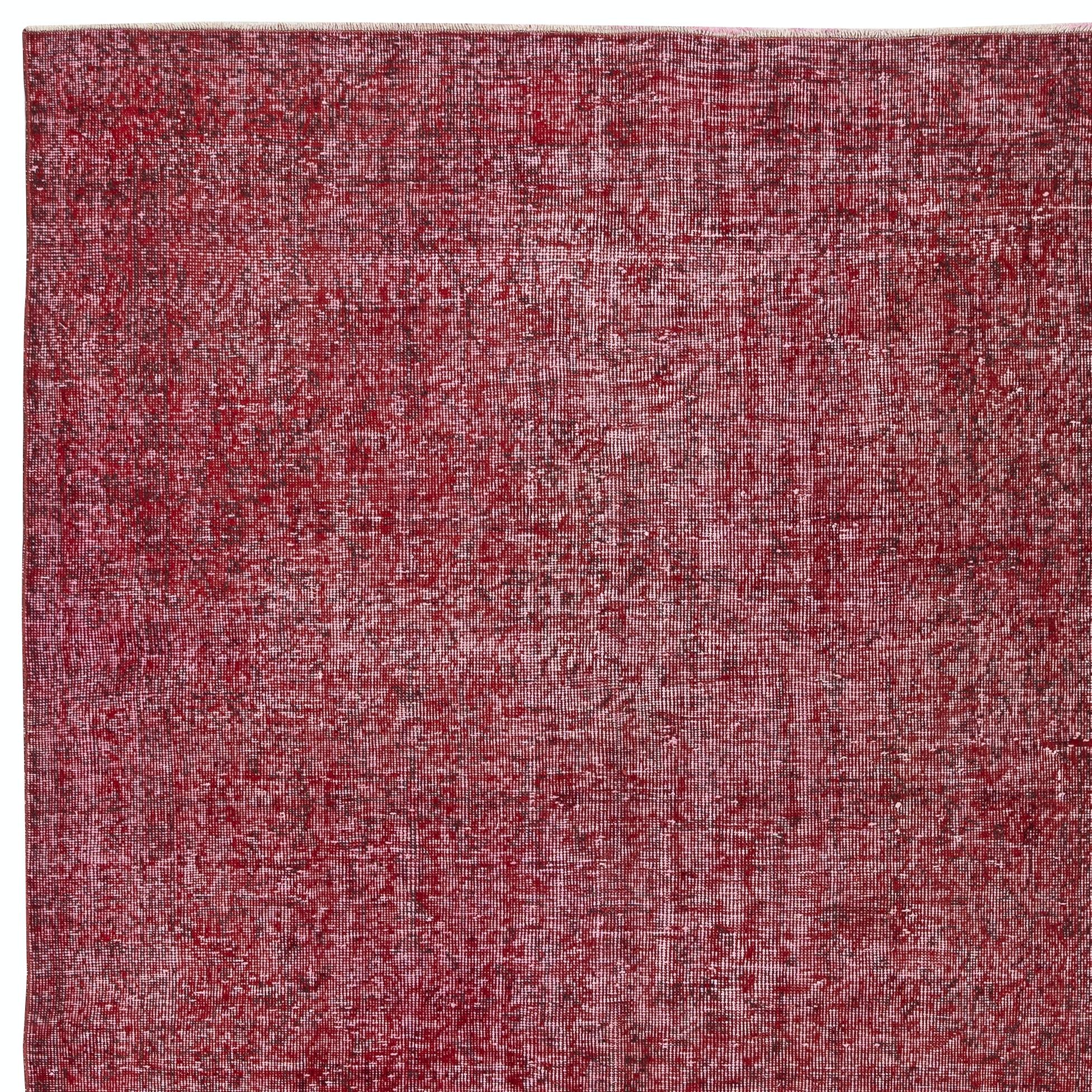 5.3x8.7 Ft Vintage Handmade Türkisch Teppich Overdyed in Rot für moderne Innenräume im Zustand „Gut“ im Angebot in Spring Valley, NY