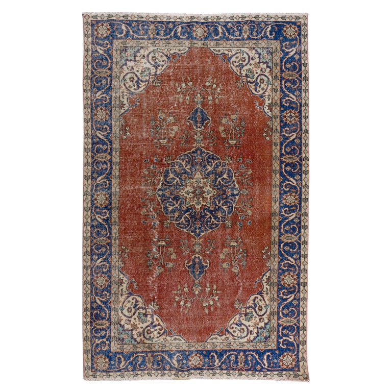 Traditional Vintage Hand Knotted Turkish Rug with Medallion Design For