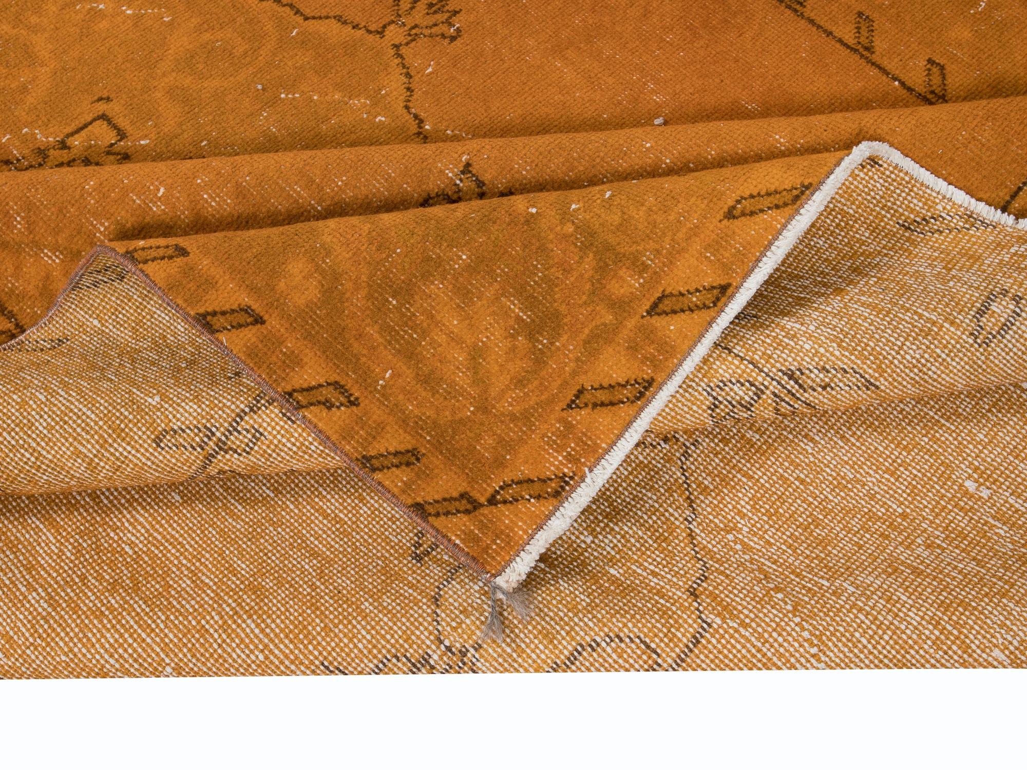 Handgefertigter authentischer orangefarbener 5.3x9 Ft Teppich für moderne Innenräume, Anatolischer Teppich (Türkisch) im Angebot