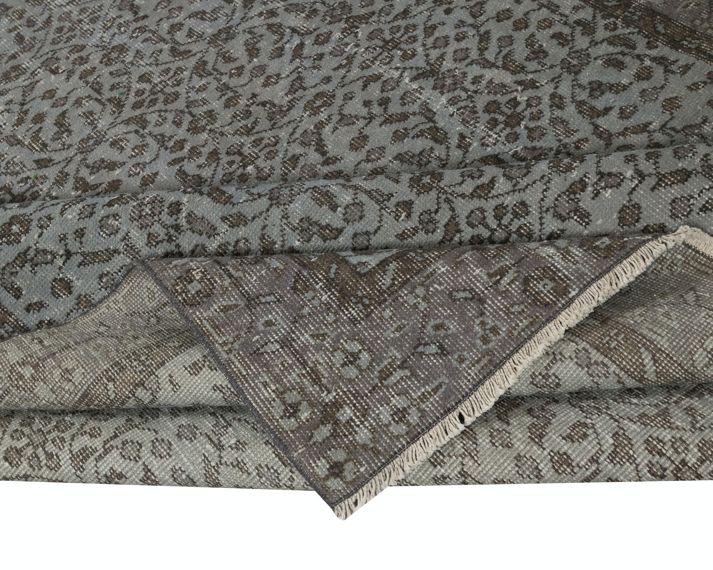 Moderno Tappeto di lana blu 5.3x9 Ft con design floreale, fatto a mano in Turchia in vendita