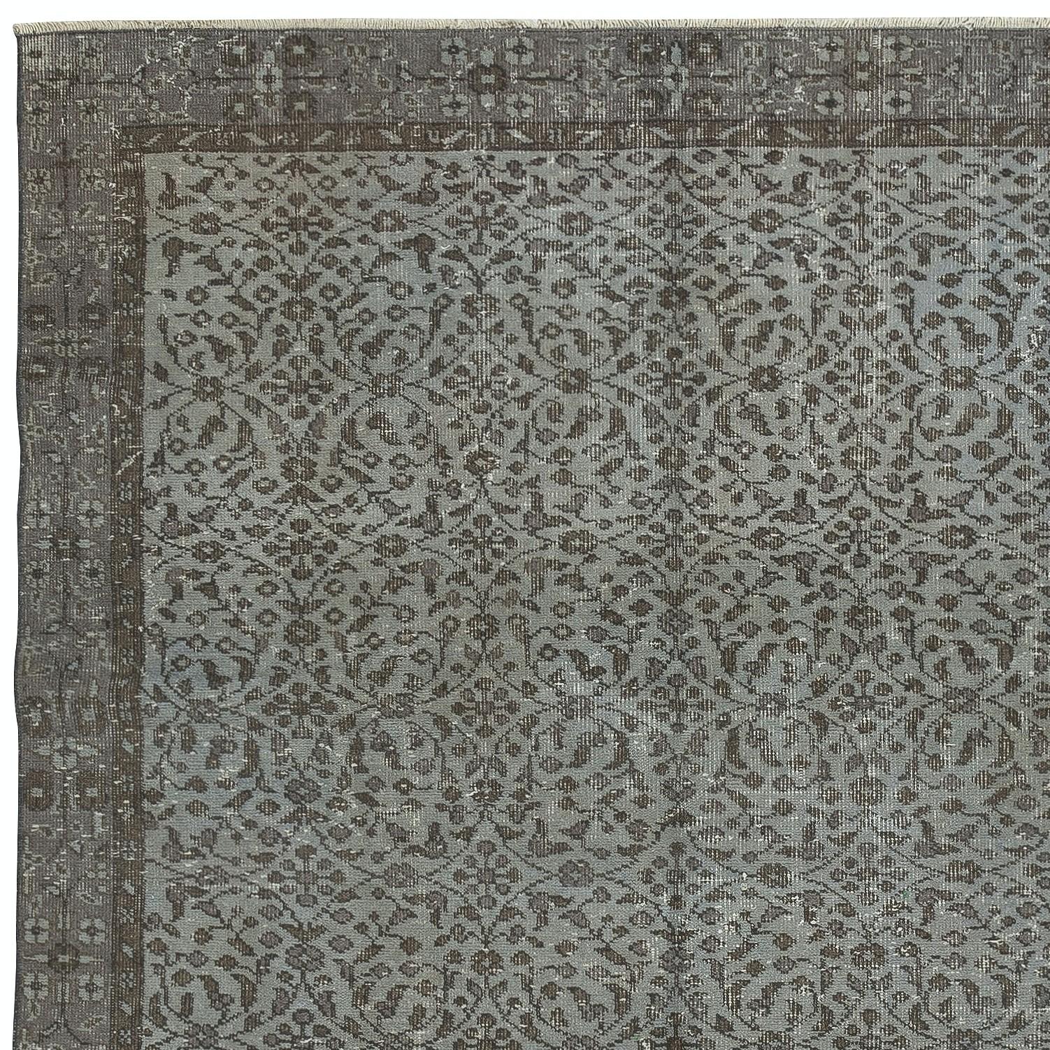 Turco Tappeto di lana blu 5.3x9 Ft con design floreale, fatto a mano in Turchia in vendita