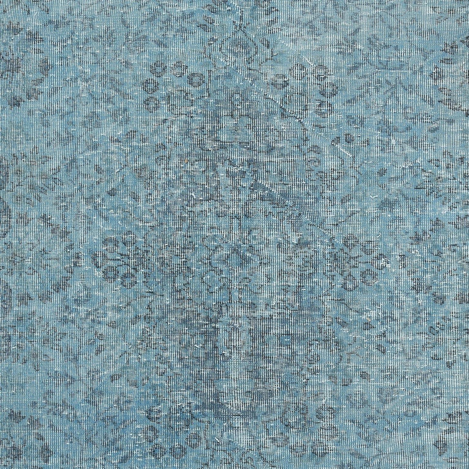 Alfombra contemporánea de lana turca teñida a mano de color azul 5,3 x 9 pies Anudado a mano en venta