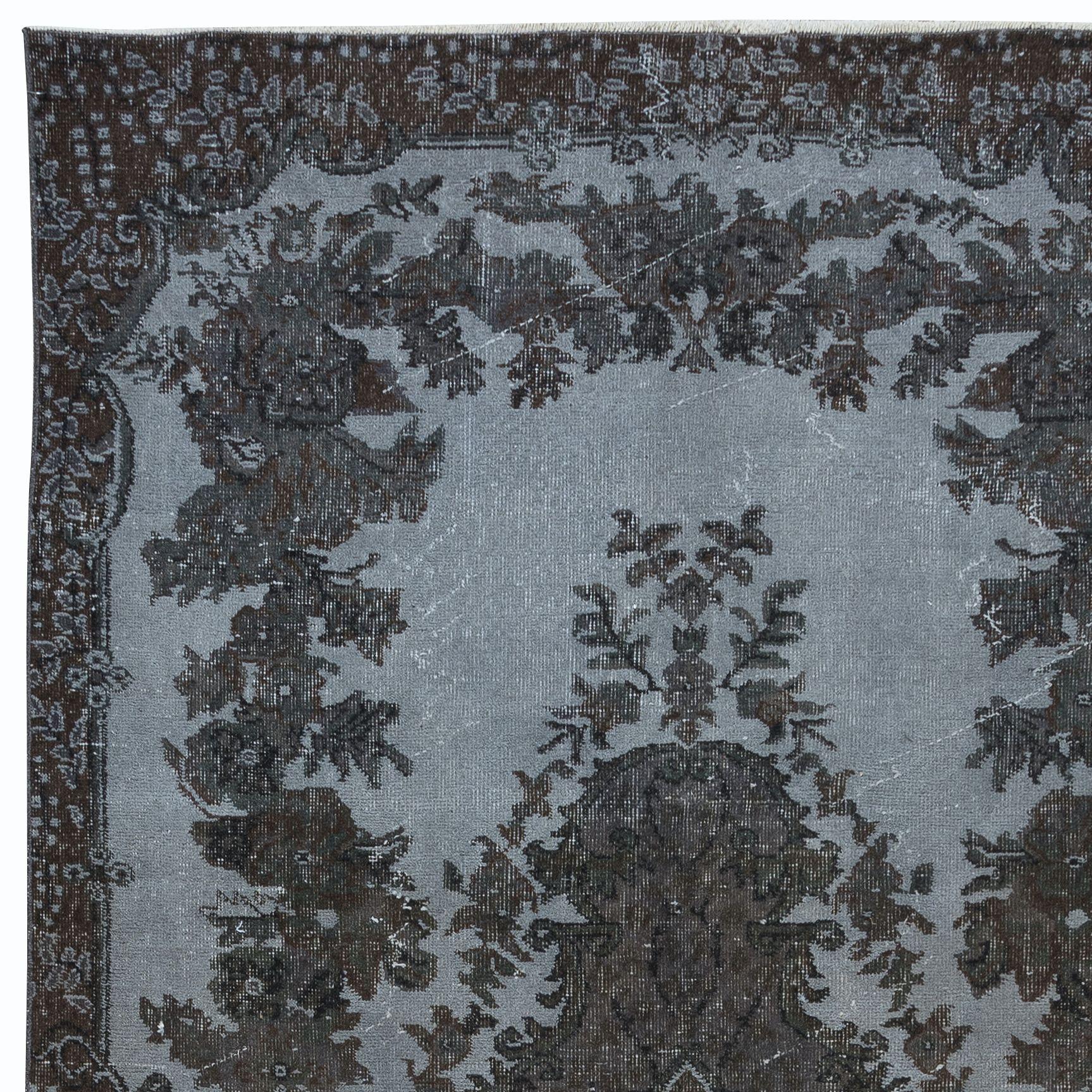 Hand-Woven 5.3x9.7 Ft Gray Handmade Turkish Area Rug for Living Room and Dining Room For Sale
