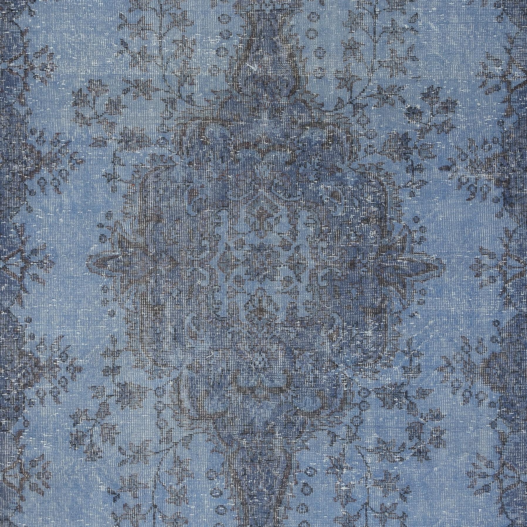 Turco Tappeto per l'area turca vintage sovratinto blu 5,3x9,8 Ft. Tappeto in lana annodato a mano in vendita