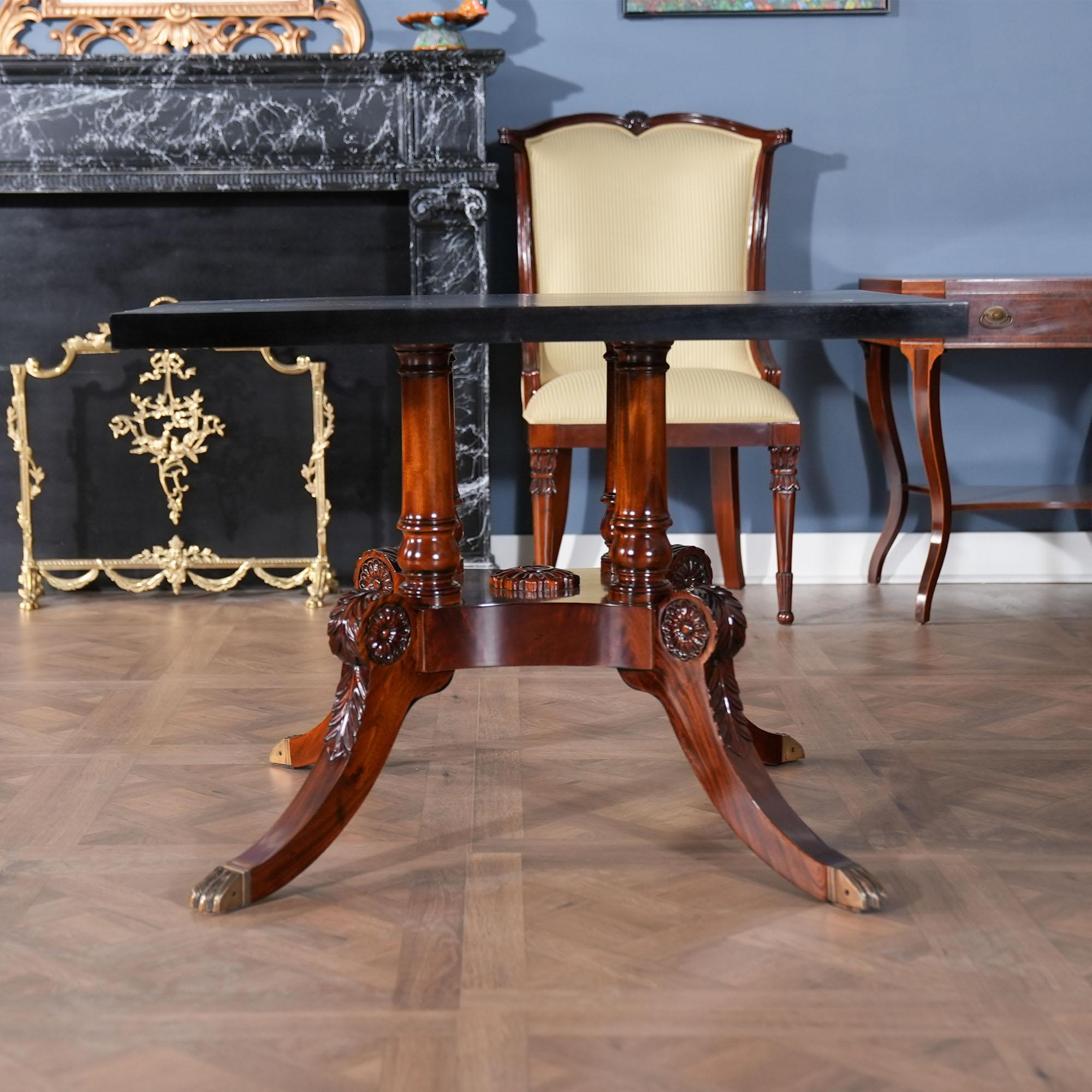 Sculpté à la main 54″-90″ Table ronde en acajou en vente