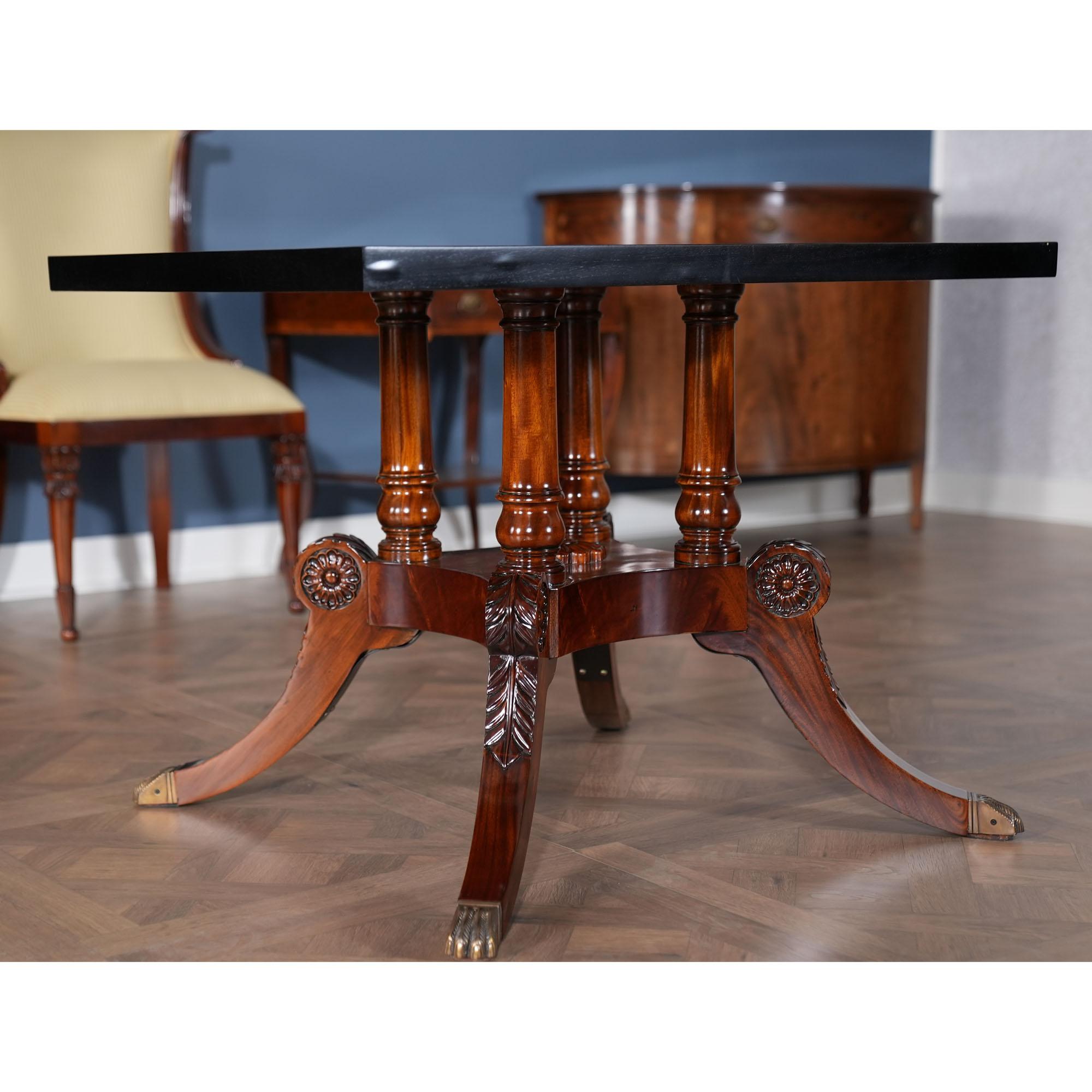 54″-90″ Table ronde en acajou Neuf - En vente à Annville, PA