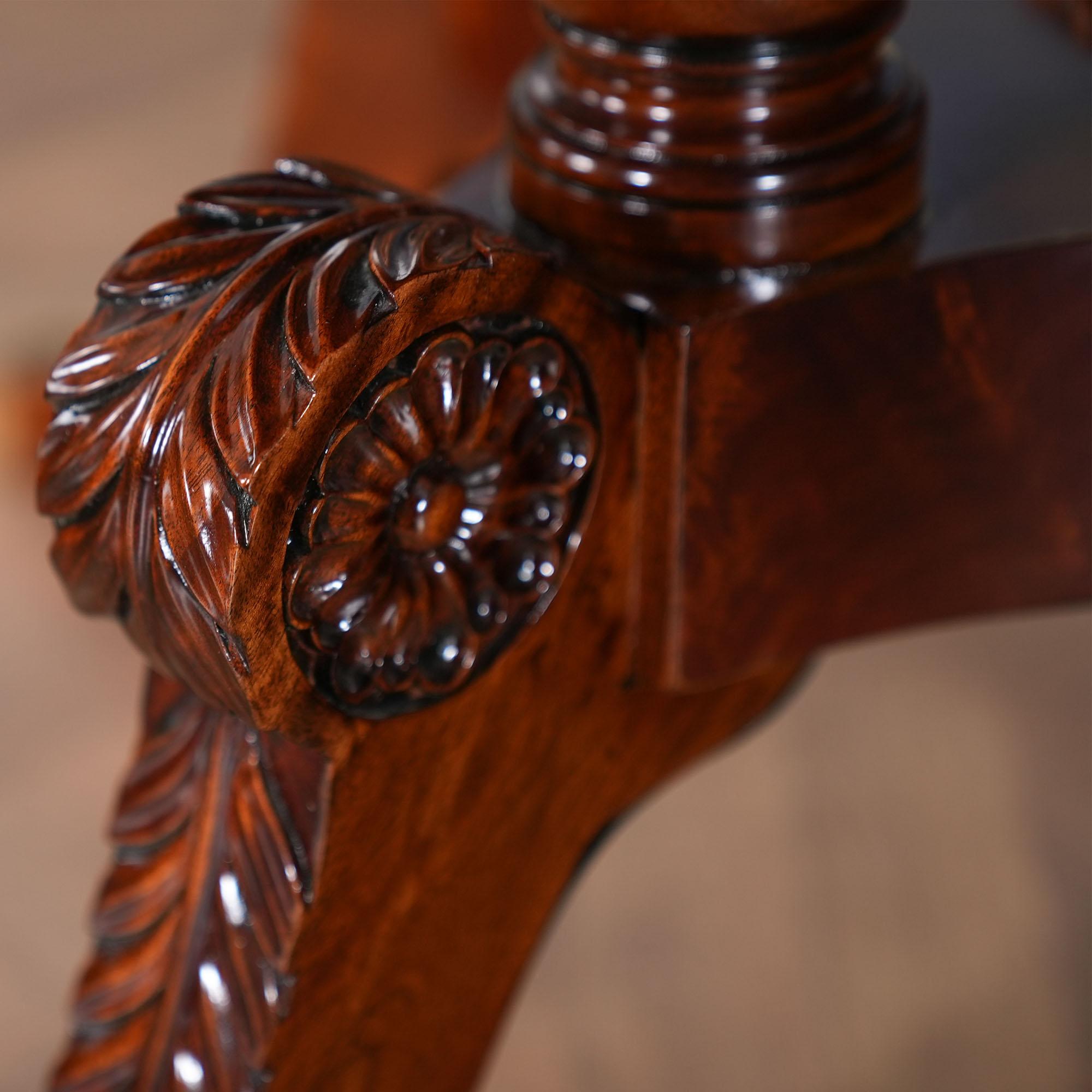 XXIe siècle et contemporain 54″-90″ Table ronde en acajou en vente