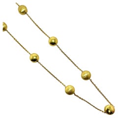 54 Zoll lange, leichte Halskette aus 18 Karat Gold mit 6 mm langen Perlen Stationen von Chimento