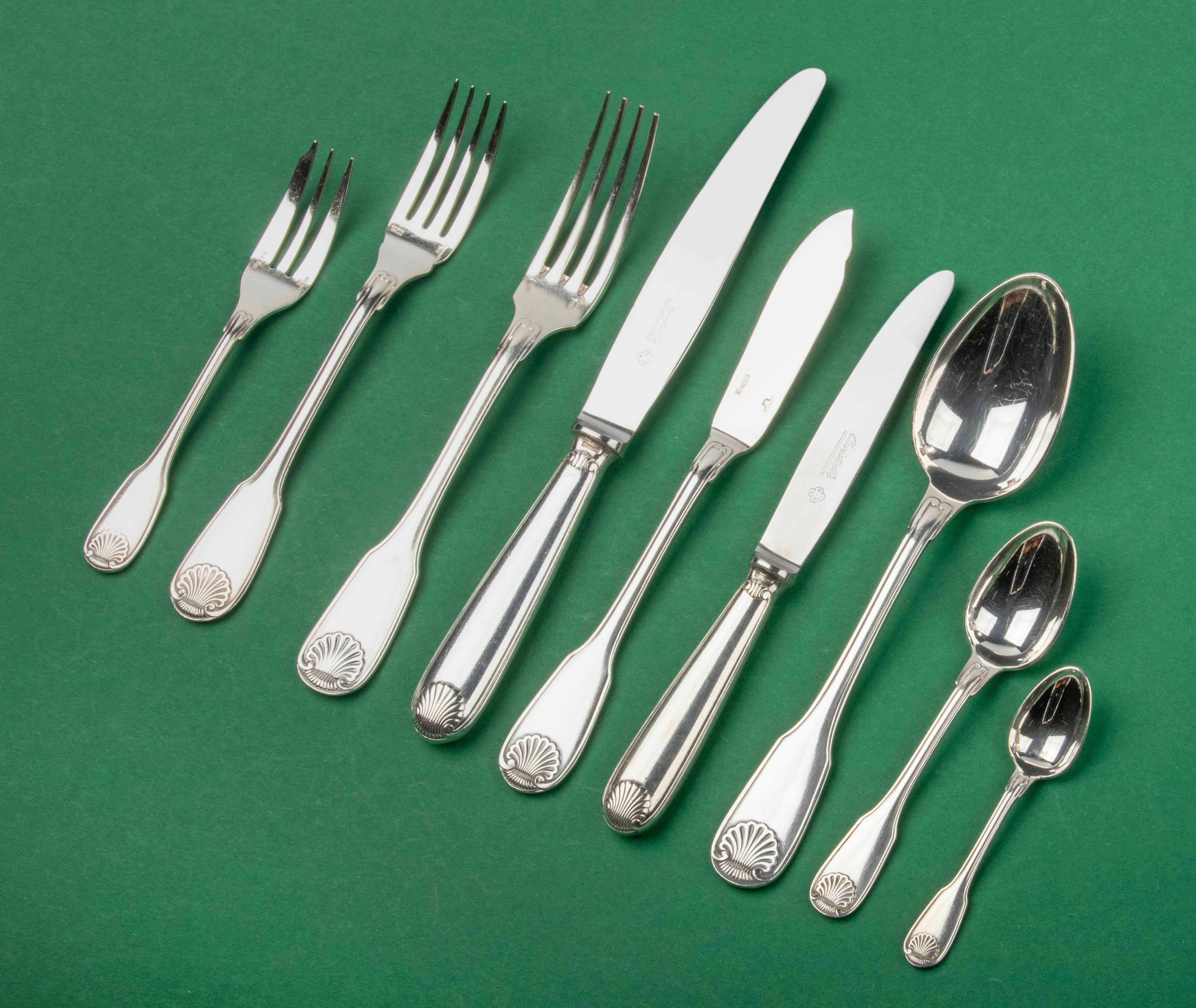A beautiful set silver plated flatware, complete for 6 persons, made by the French brand Christofle. 
The name of this model is Vendôme Coquille. 
A classic and timeless design that will fir any table setting.
The composition of the set is as