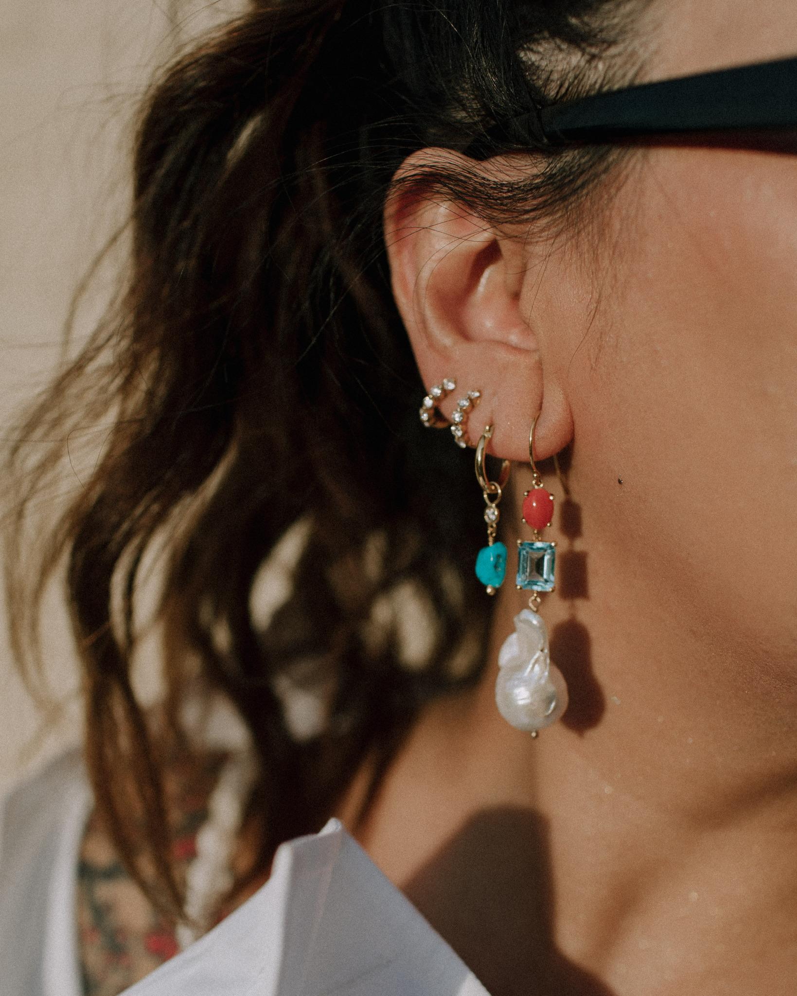 Boucles d'oreilles en goutte en corail, tourmaline bleue de 5,40 carats et perle baroque en vente 2