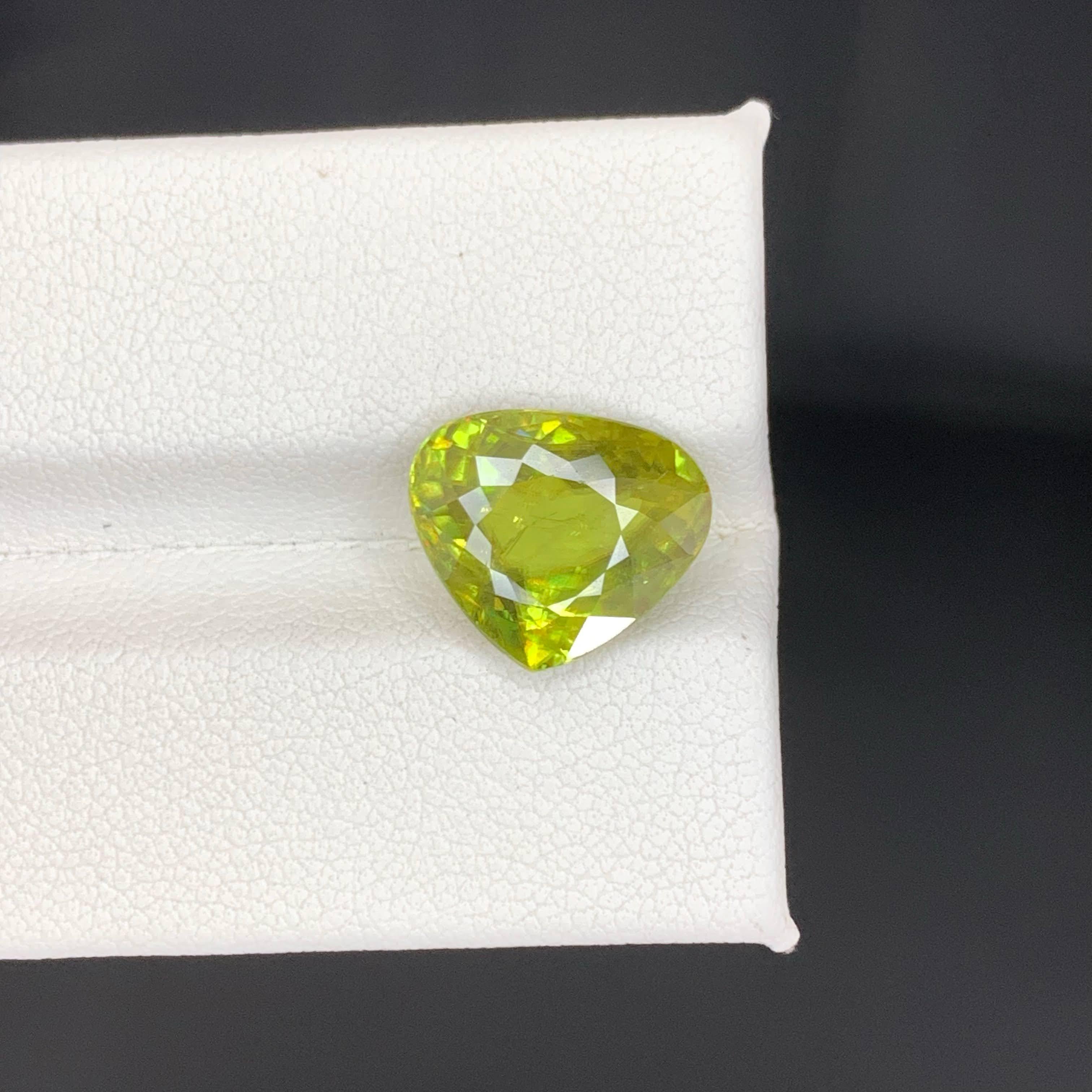 Taille cœur 5.40 Carat Natural Loose Green Sphene Stone Heart Shape Madagascar's Gemstone (pierre précieuse de Madagascar) en vente