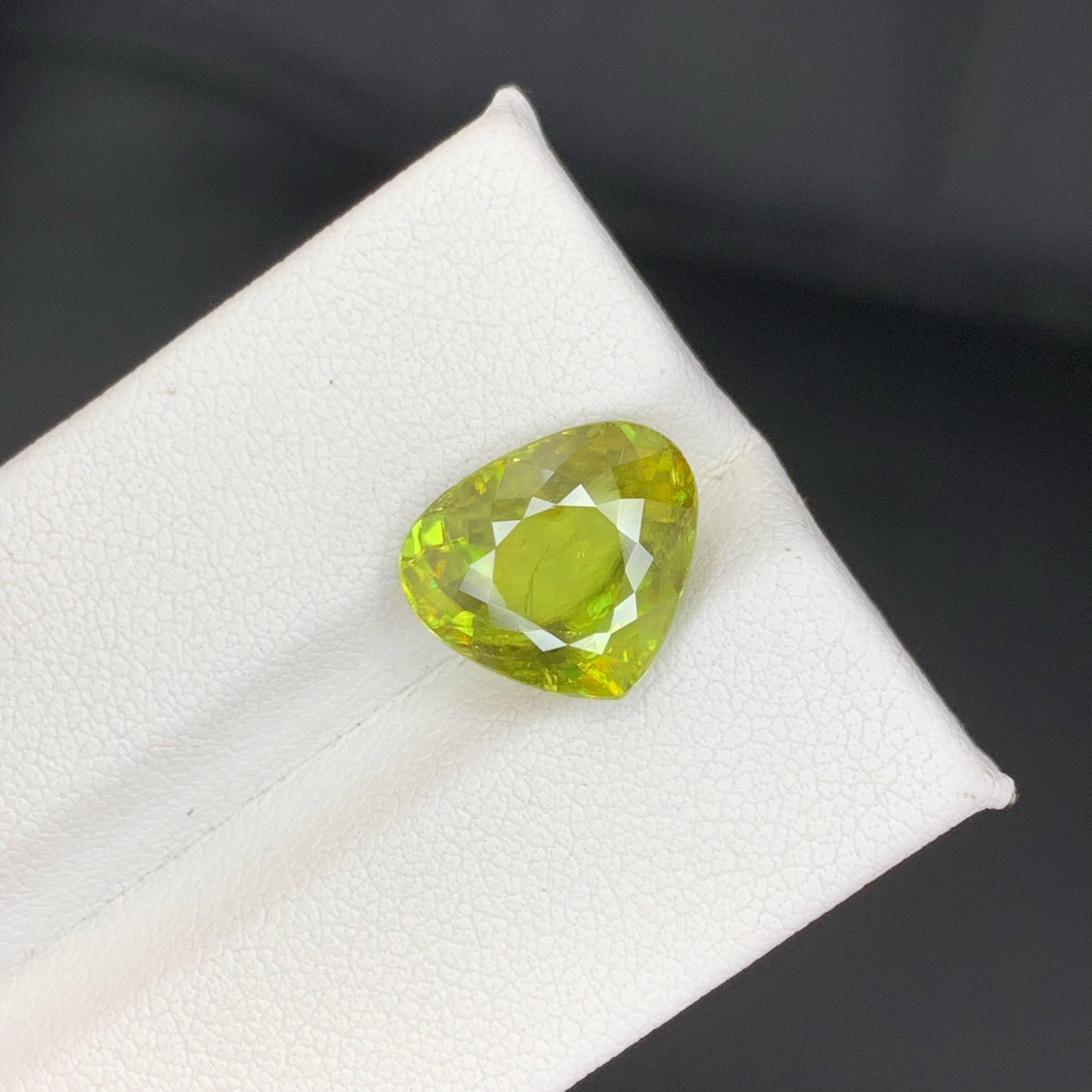 5.40 Carat Natural Loose Green Sphene Stone Heart Shape Madagascar's Gemstone (pierre précieuse de Madagascar) Unisexe en vente