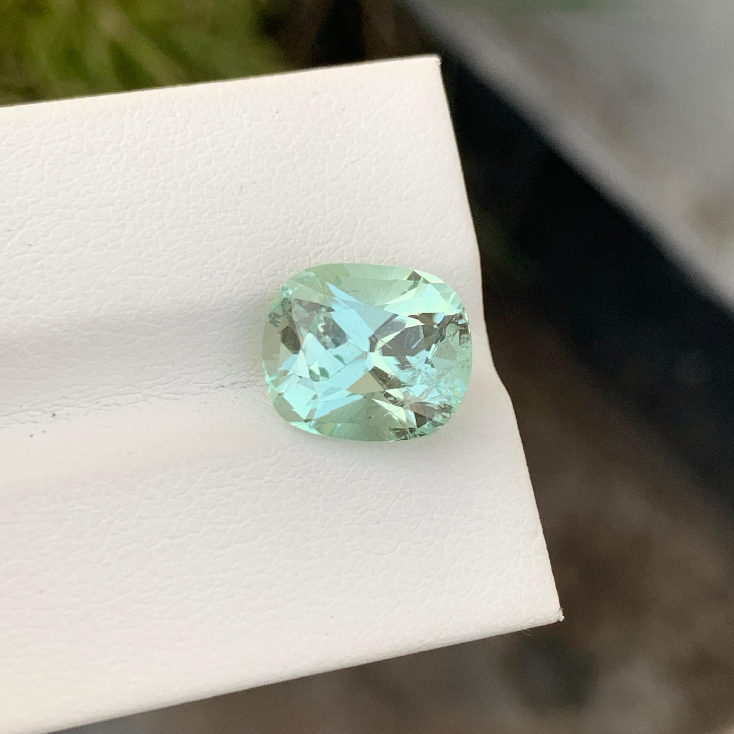 Arts and Crafts Tourmaline naturelle non sertie de 5,40 carats en forme de coussin, légèrement incluse en vente