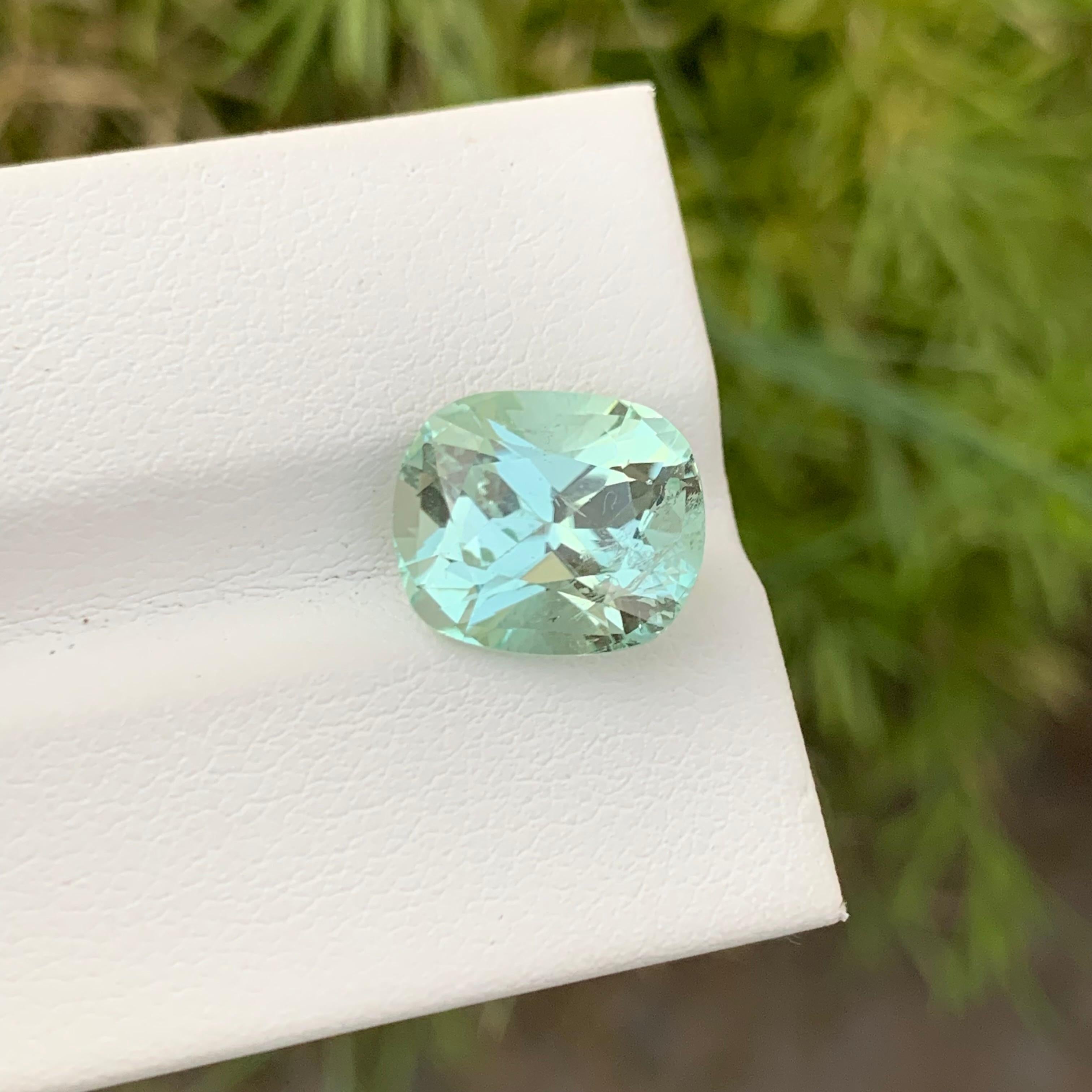 Taille coussin Tourmaline naturelle non sertie de 5,40 carats en forme de coussin, légèrement incluse en vente