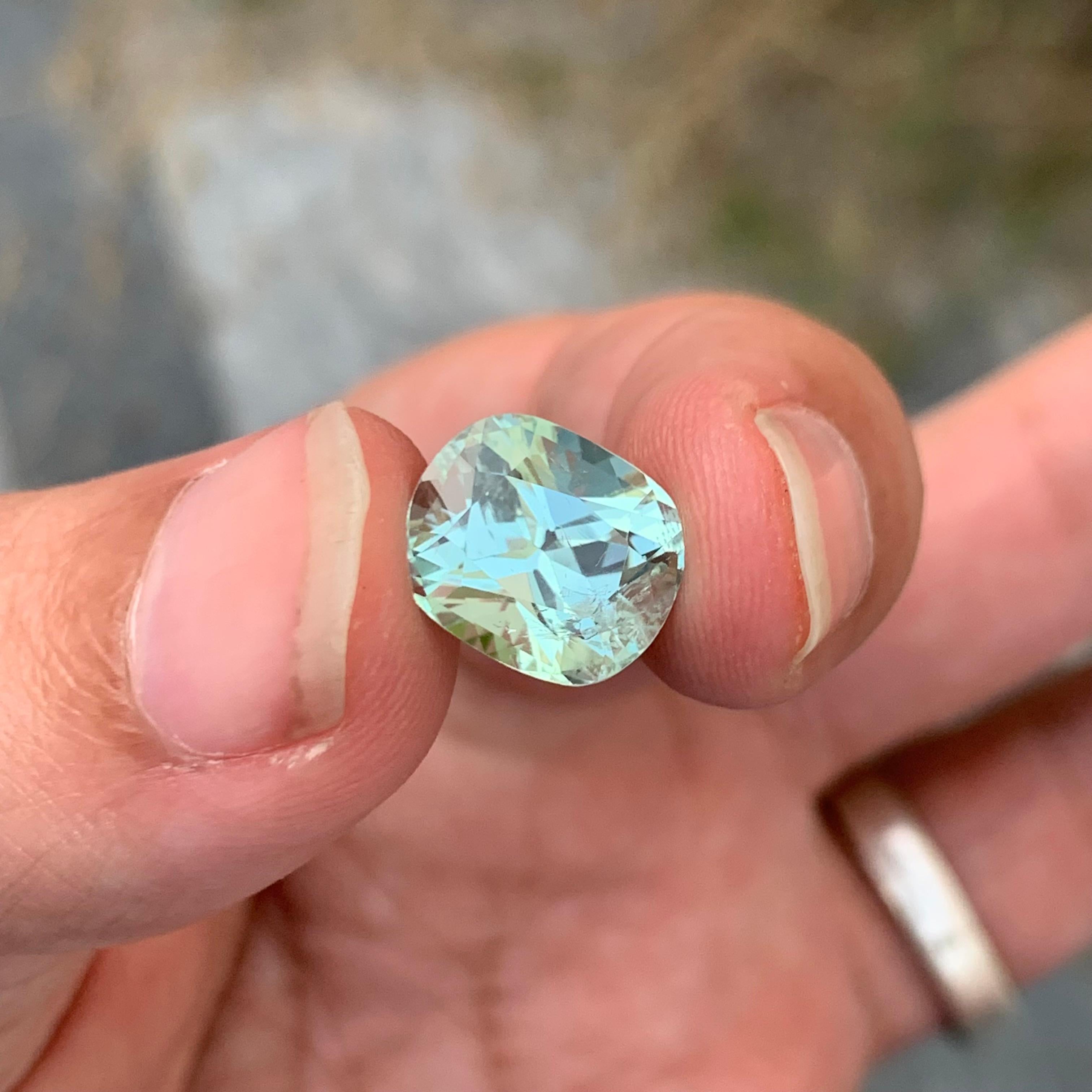 Tourmaline naturelle non sertie de 5,40 carats en forme de coussin, légèrement incluse Unisexe en vente