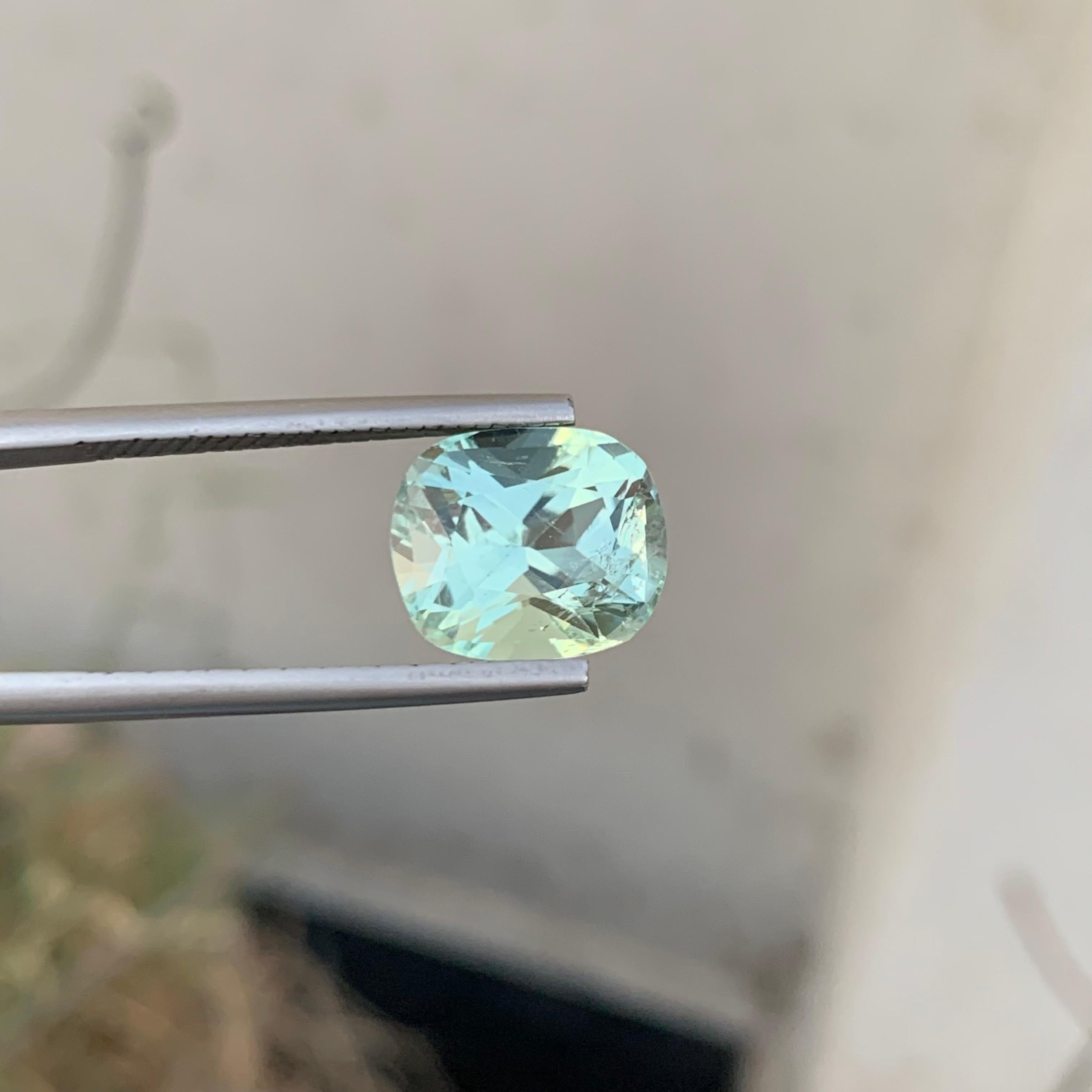 Tourmaline naturelle non sertie de 5,40 carats en forme de coussin, légèrement incluse en vente 1